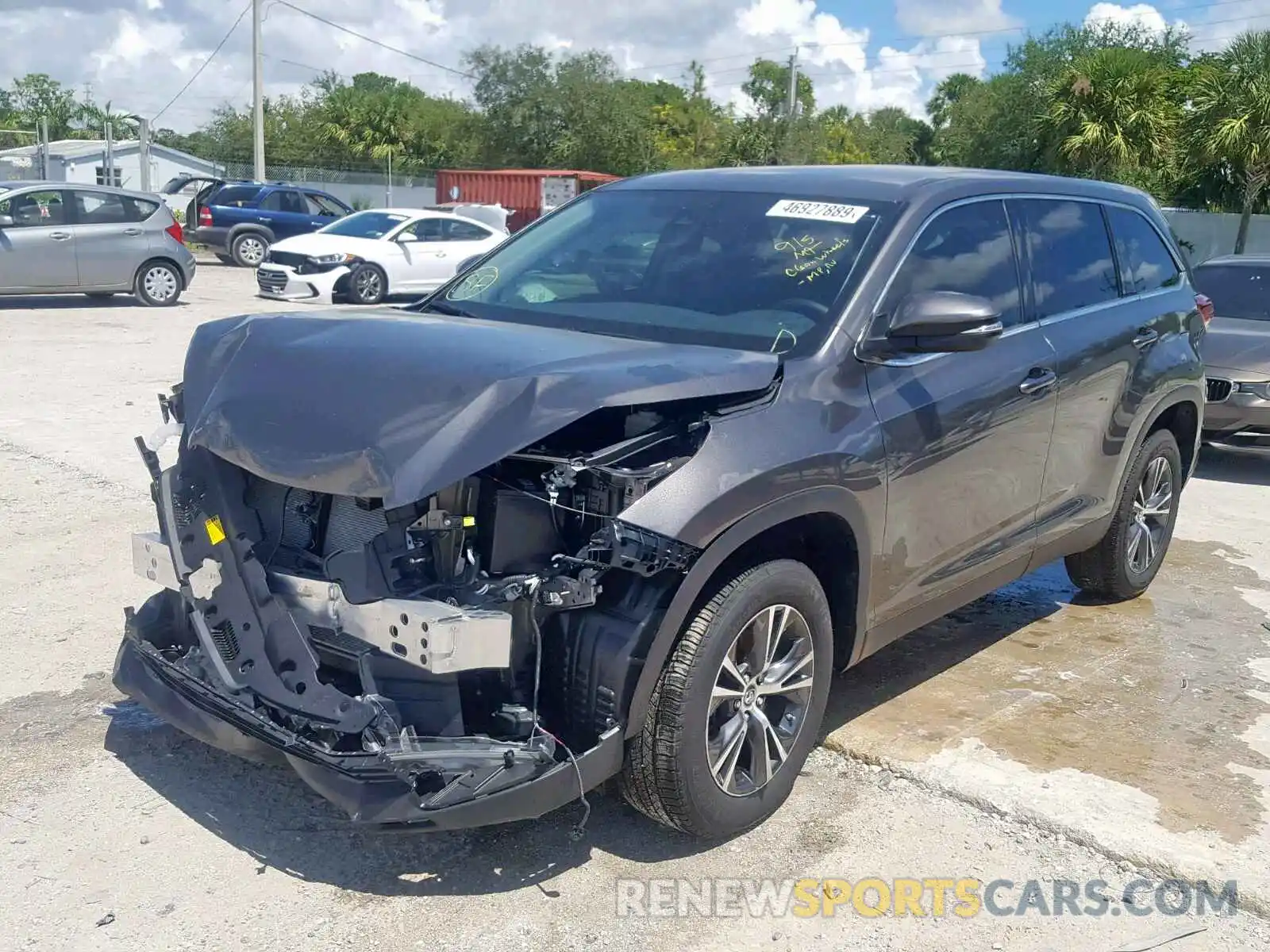 2 Photograph of a damaged car 5TDZARFH1KS050590 TOYOTA HIGHLANDER 2019