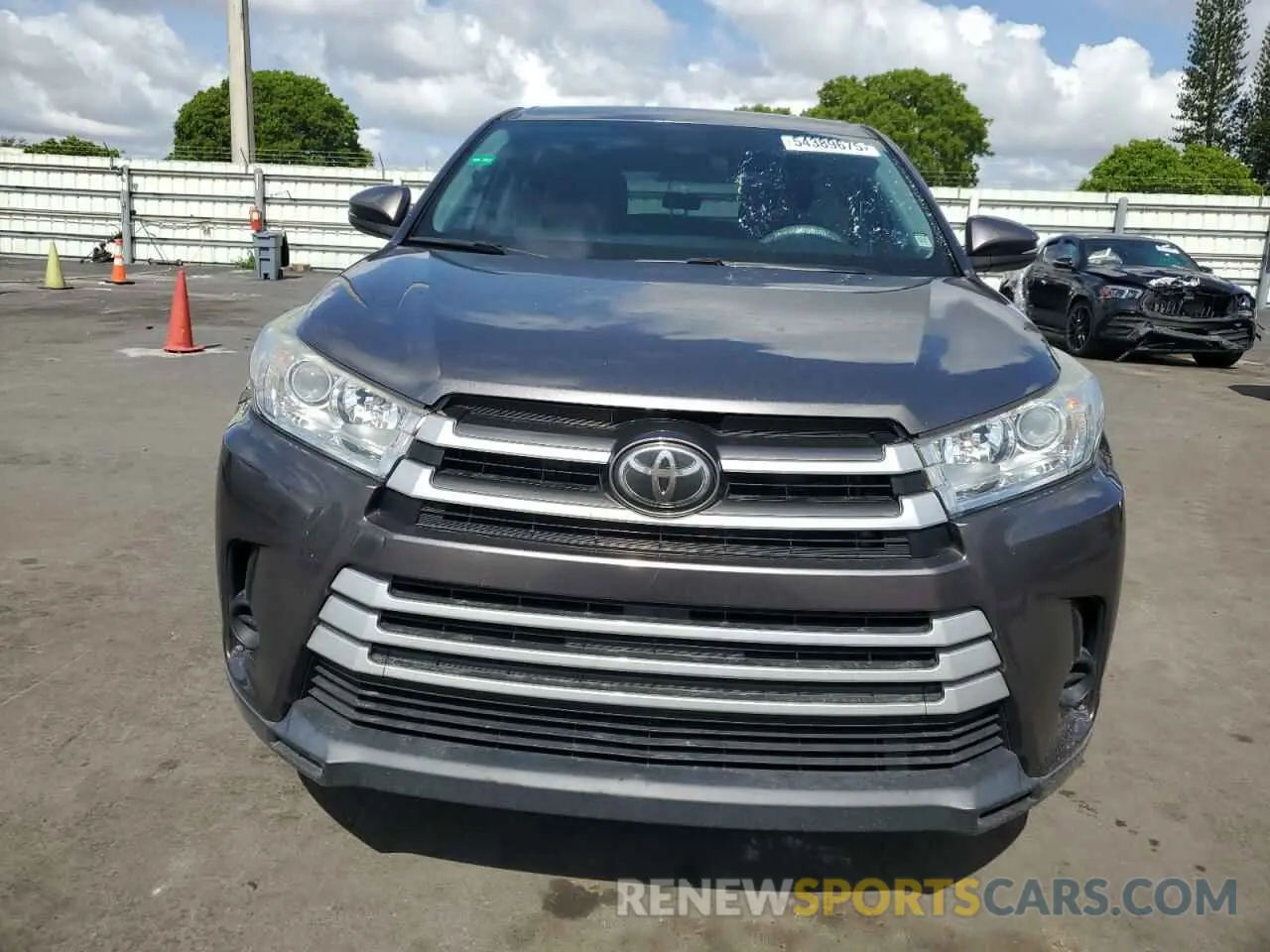 5 Photograph of a damaged car 5TDZARFH1KS050931 TOYOTA HIGHLANDER 2019