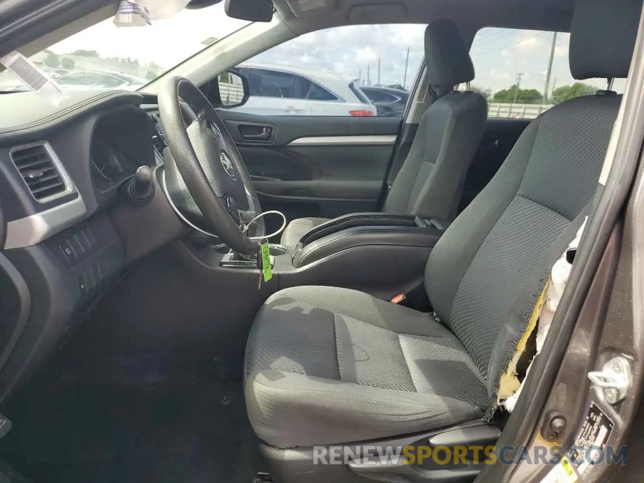 7 Photograph of a damaged car 5TDZARFH1KS050931 TOYOTA HIGHLANDER 2019
