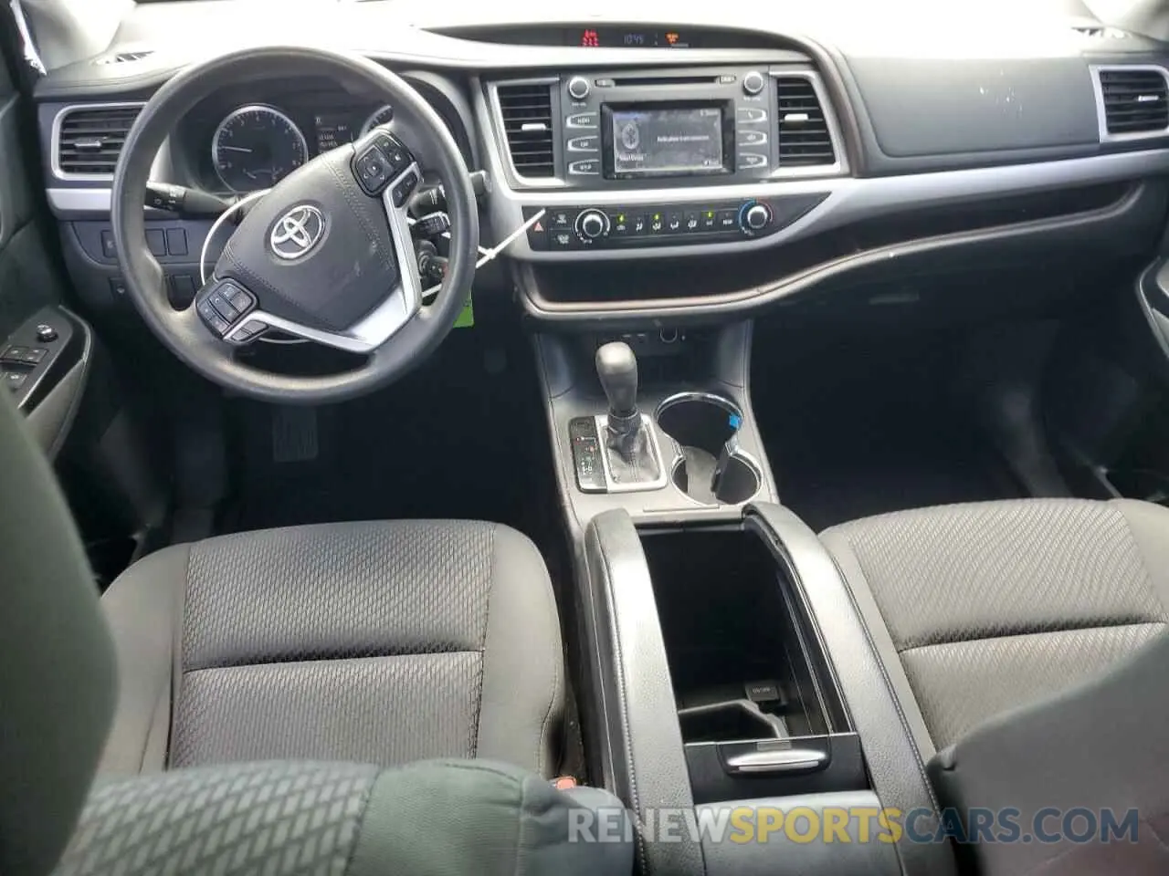 8 Photograph of a damaged car 5TDZARFH1KS050931 TOYOTA HIGHLANDER 2019