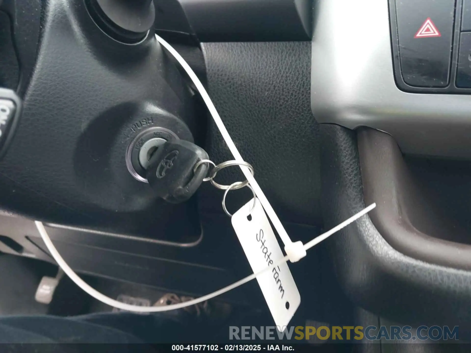 11 Photograph of a damaged car 5TDZARFH1KS055739 TOYOTA HIGHLANDER 2019