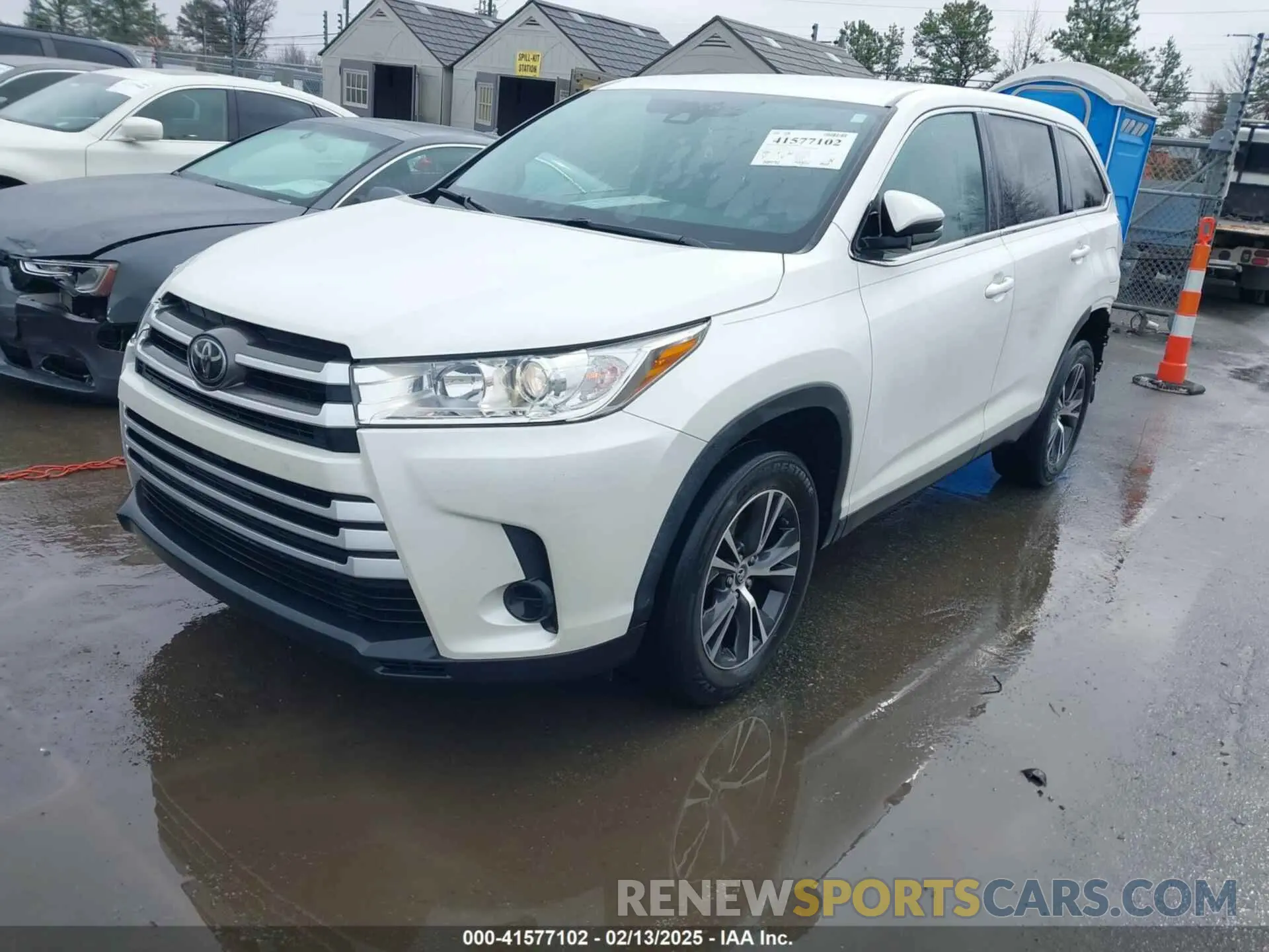 2 Photograph of a damaged car 5TDZARFH1KS055739 TOYOTA HIGHLANDER 2019