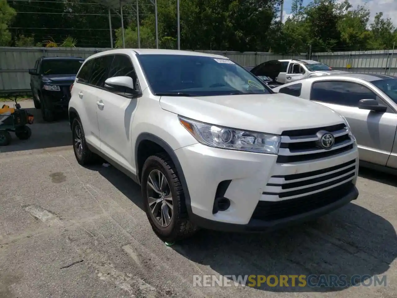 1 Photograph of a damaged car 5TDZARFH1KS056390 TOYOTA HIGHLANDER 2019