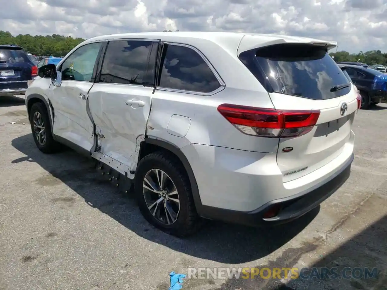 3 Photograph of a damaged car 5TDZARFH1KS056390 TOYOTA HIGHLANDER 2019