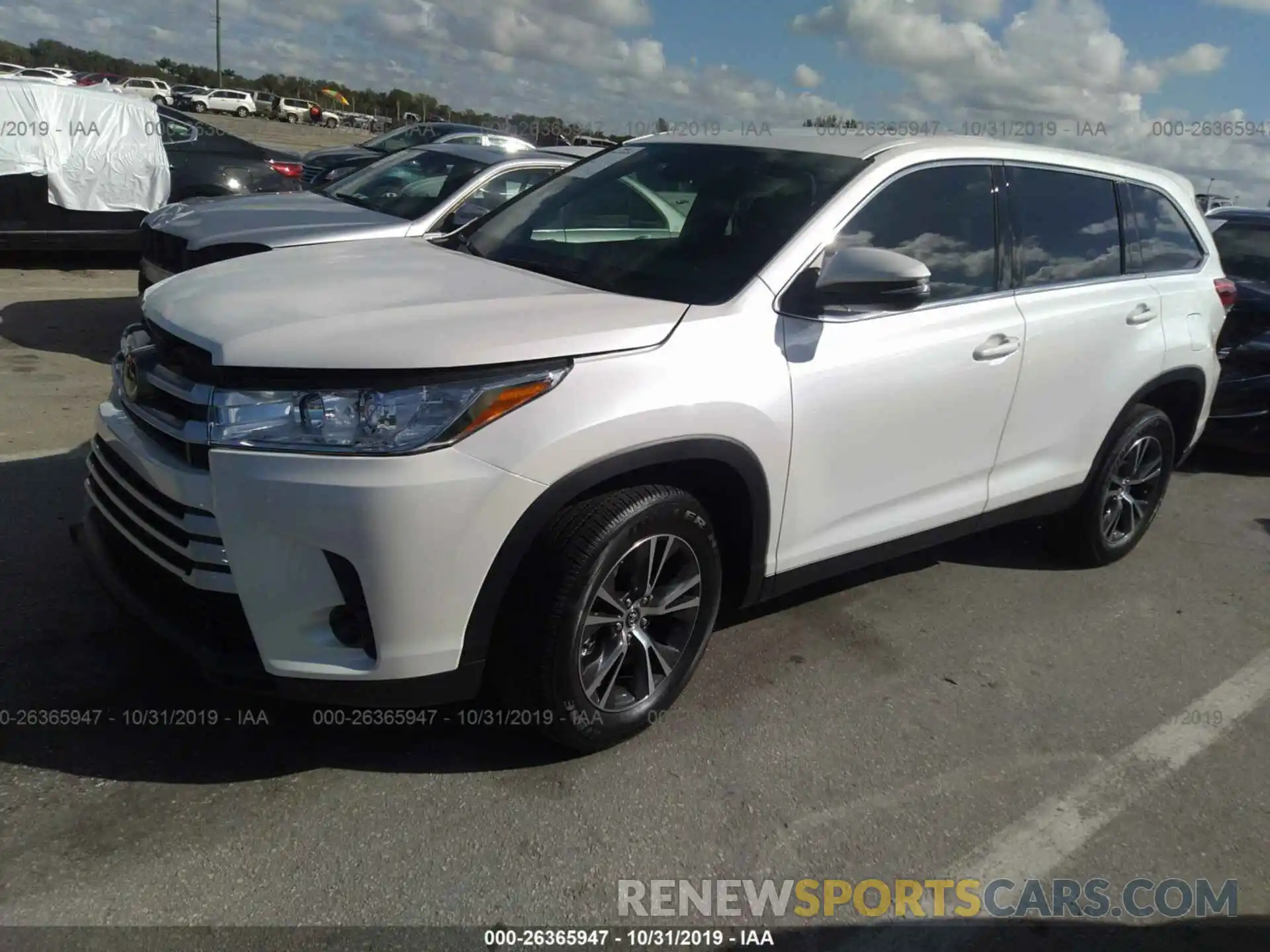 2 Photograph of a damaged car 5TDZARFH1KS056843 TOYOTA HIGHLANDER 2019