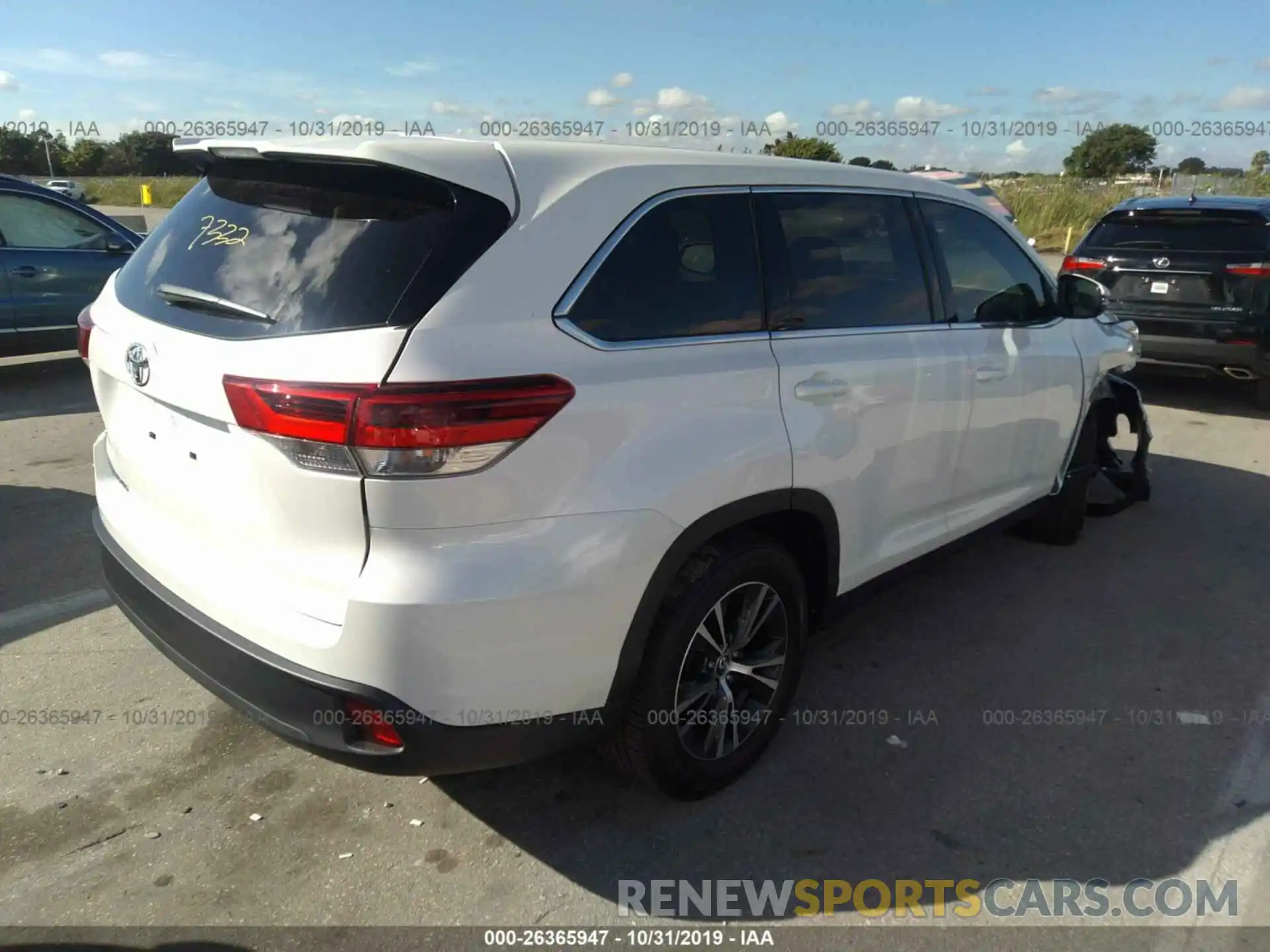 4 Photograph of a damaged car 5TDZARFH1KS056843 TOYOTA HIGHLANDER 2019