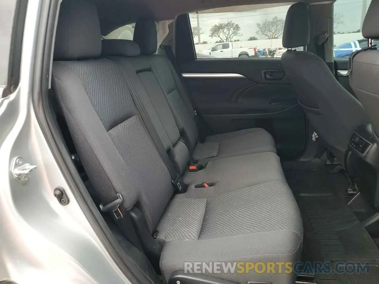 12 Photograph of a damaged car 5TDZARFH1KS057443 TOYOTA HIGHLANDER 2019