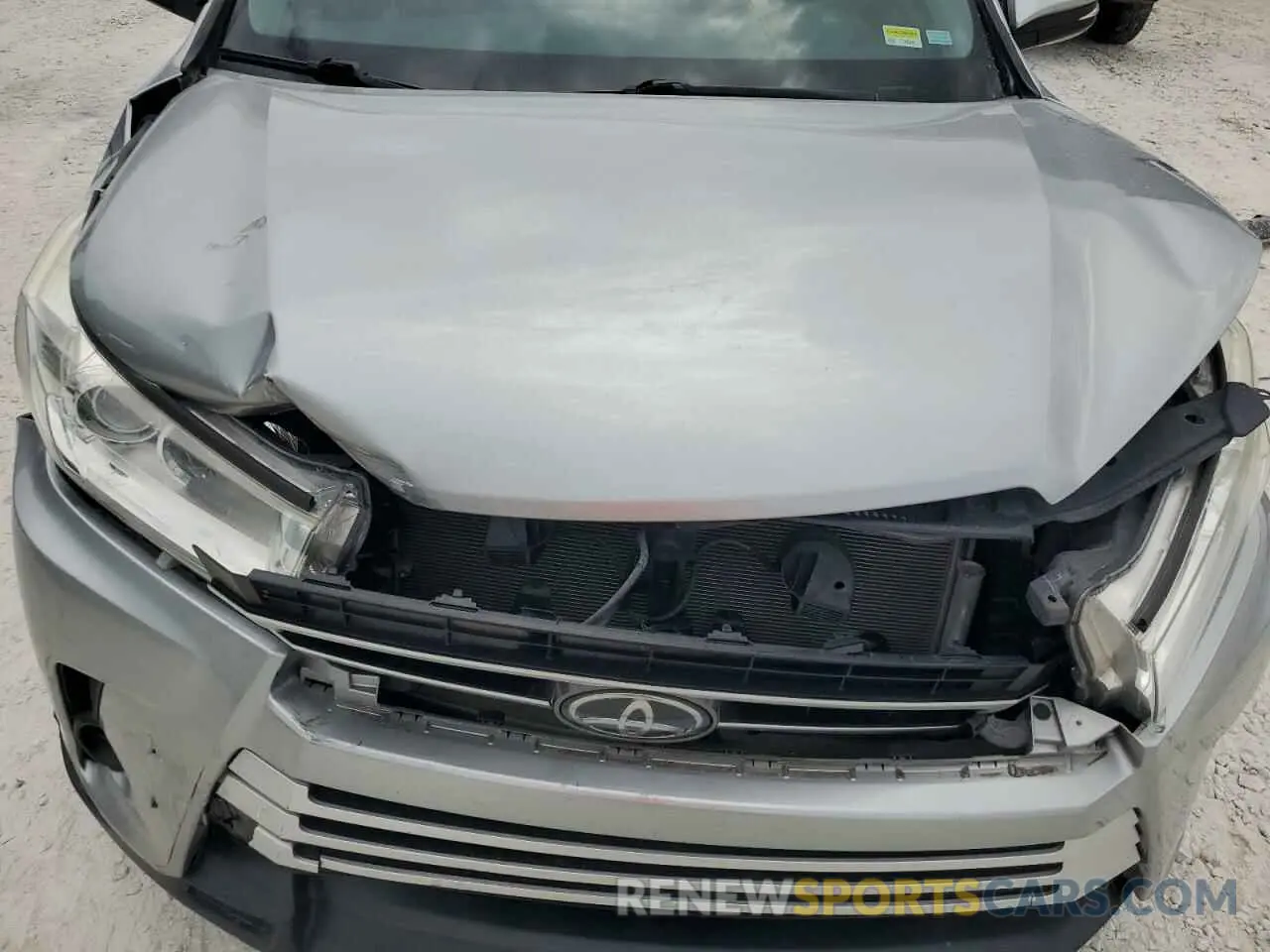 14 Photograph of a damaged car 5TDZARFH1KS057443 TOYOTA HIGHLANDER 2019