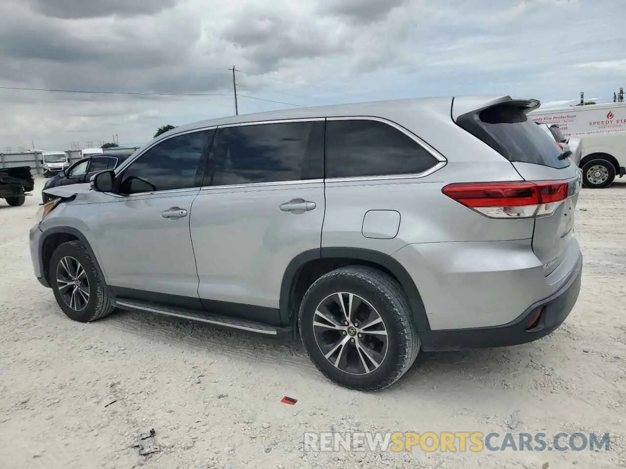 2 Photograph of a damaged car 5TDZARFH1KS057443 TOYOTA HIGHLANDER 2019
