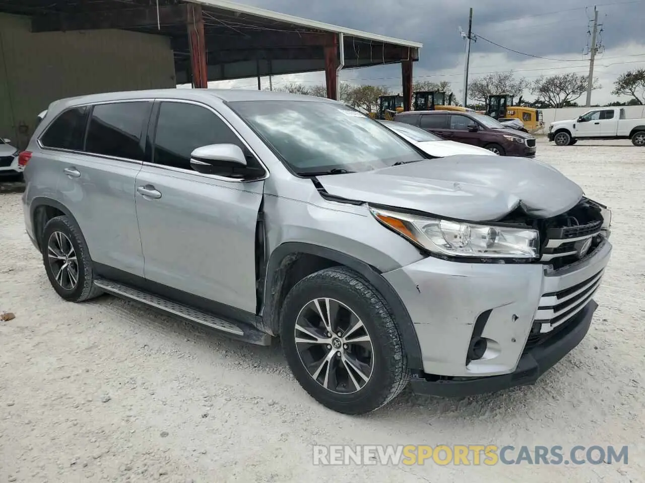 4 Photograph of a damaged car 5TDZARFH1KS057443 TOYOTA HIGHLANDER 2019