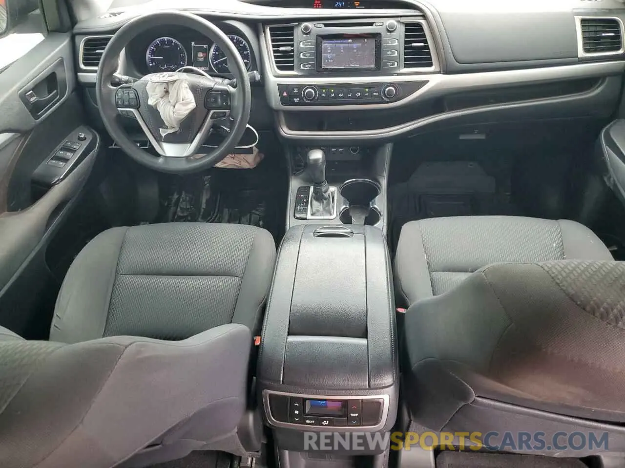 8 Photograph of a damaged car 5TDZARFH1KS057443 TOYOTA HIGHLANDER 2019
