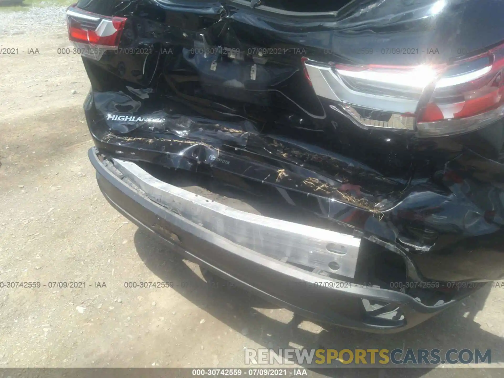 6 Photograph of a damaged car 5TDZARFH1KS060035 TOYOTA HIGHLANDER 2019