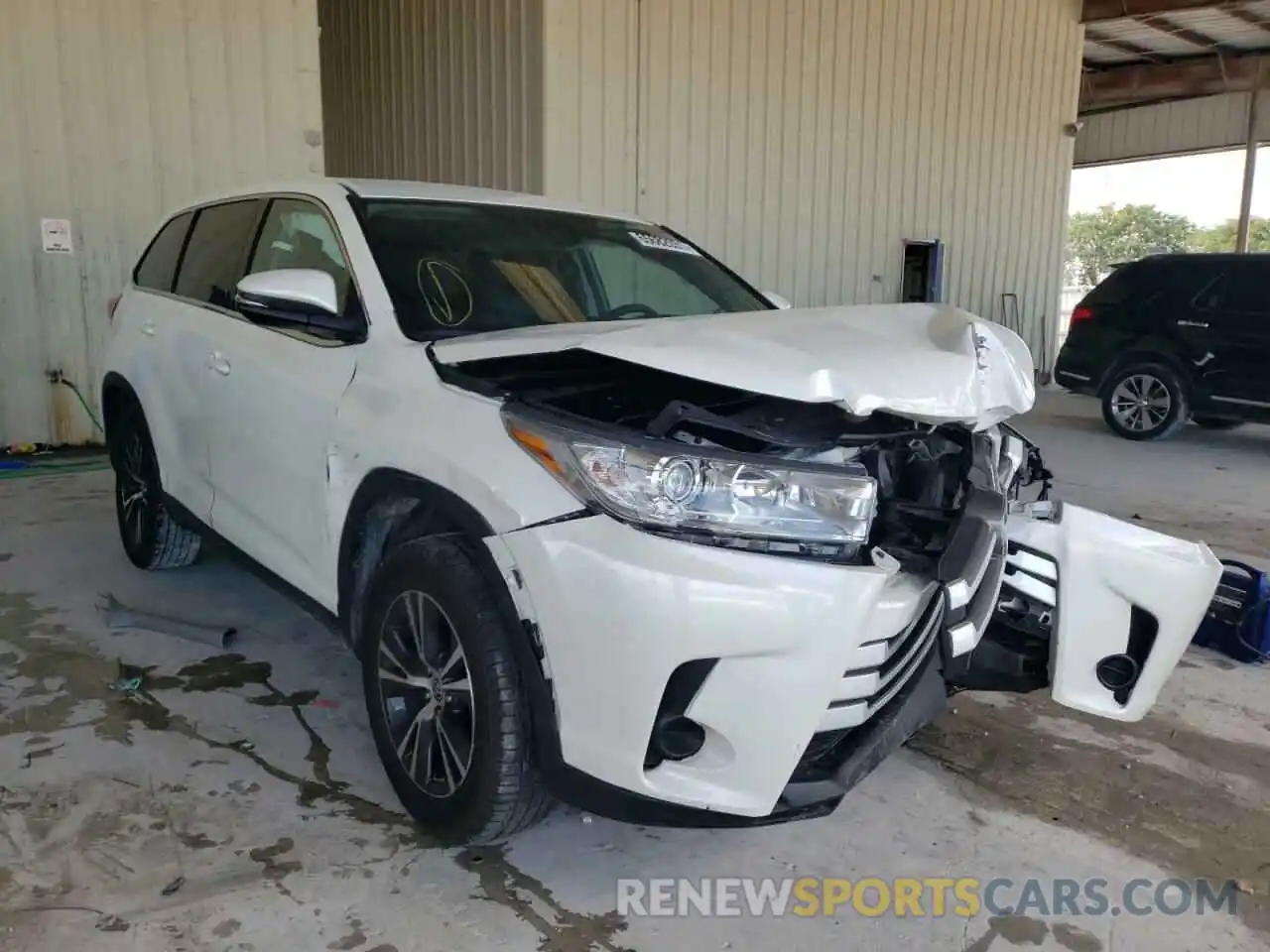 1 Photograph of a damaged car 5TDZARFH1KS061041 TOYOTA HIGHLANDER 2019