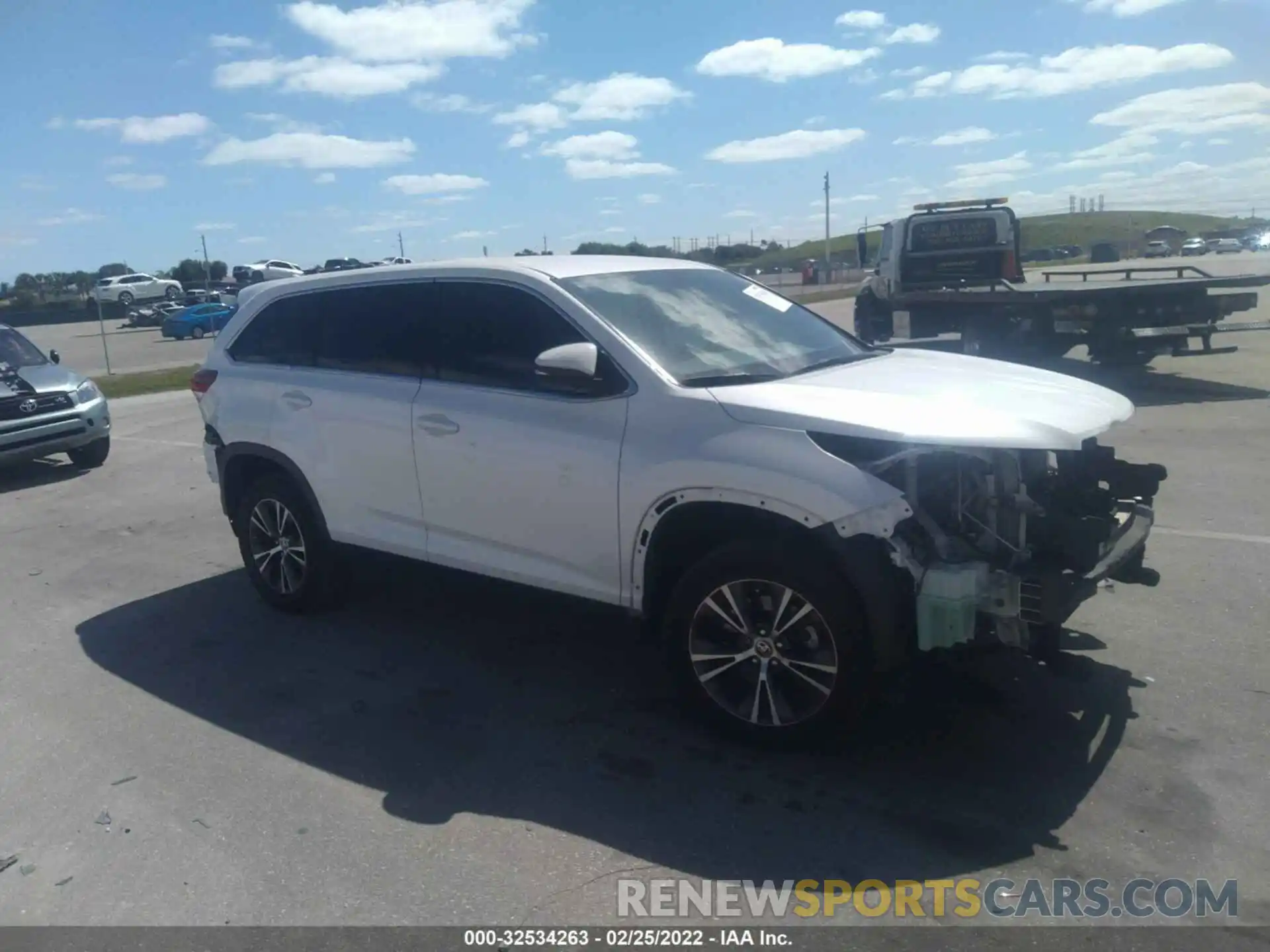 1 Photograph of a damaged car 5TDZARFH1KS061055 TOYOTA HIGHLANDER 2019