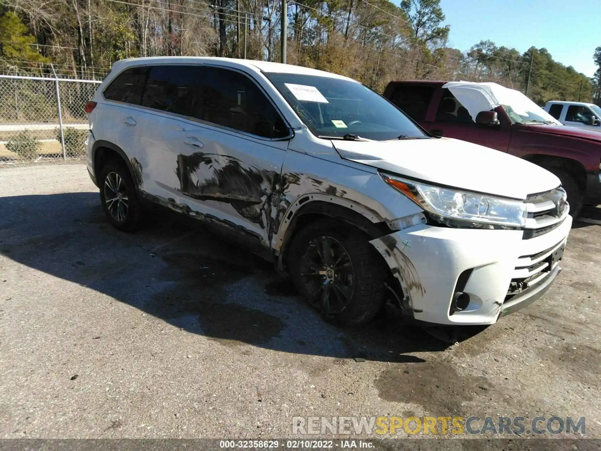 1 Photograph of a damaged car 5TDZARFH2KS045527 TOYOTA HIGHLANDER 2019