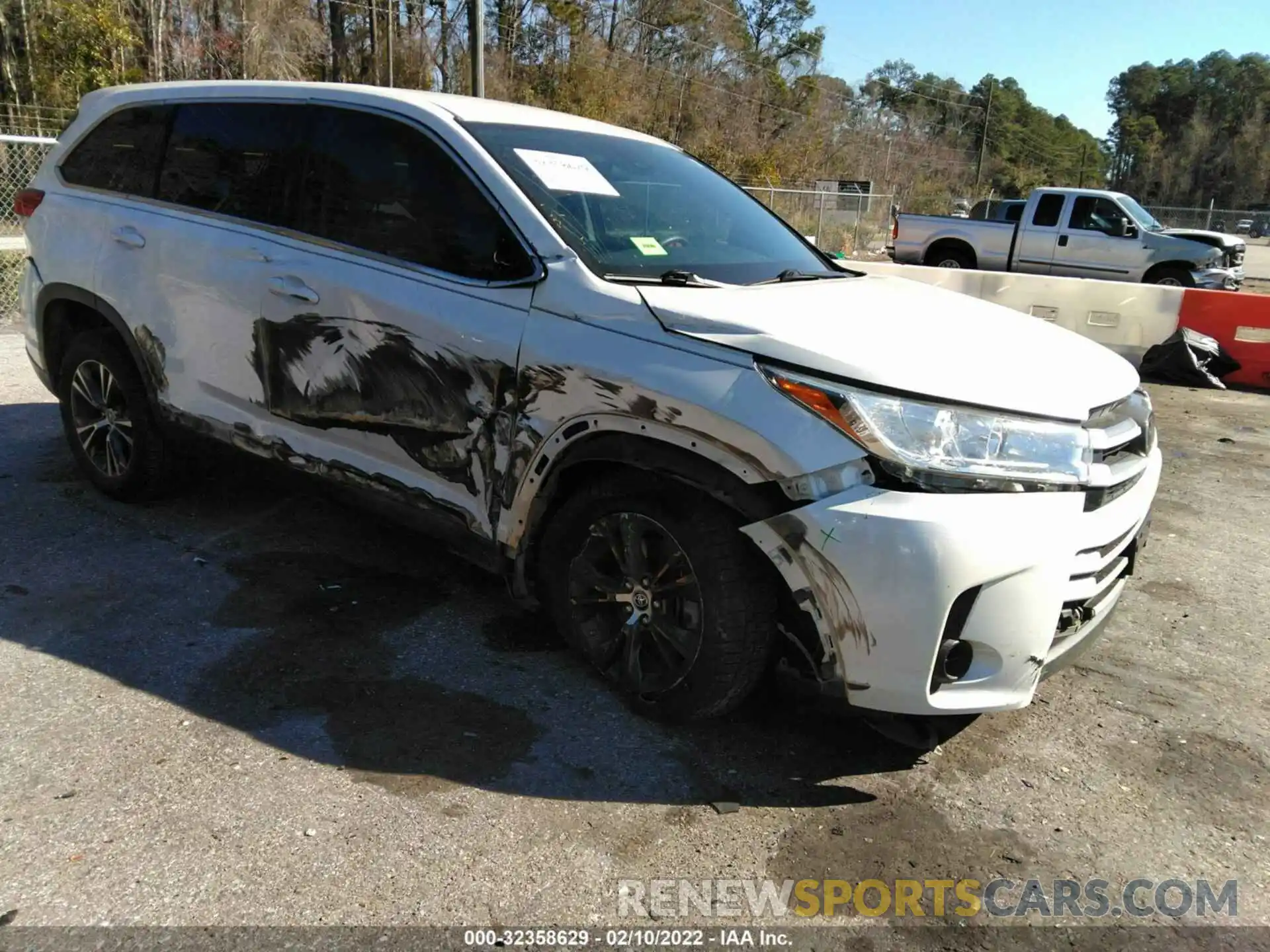 6 Photograph of a damaged car 5TDZARFH2KS045527 TOYOTA HIGHLANDER 2019