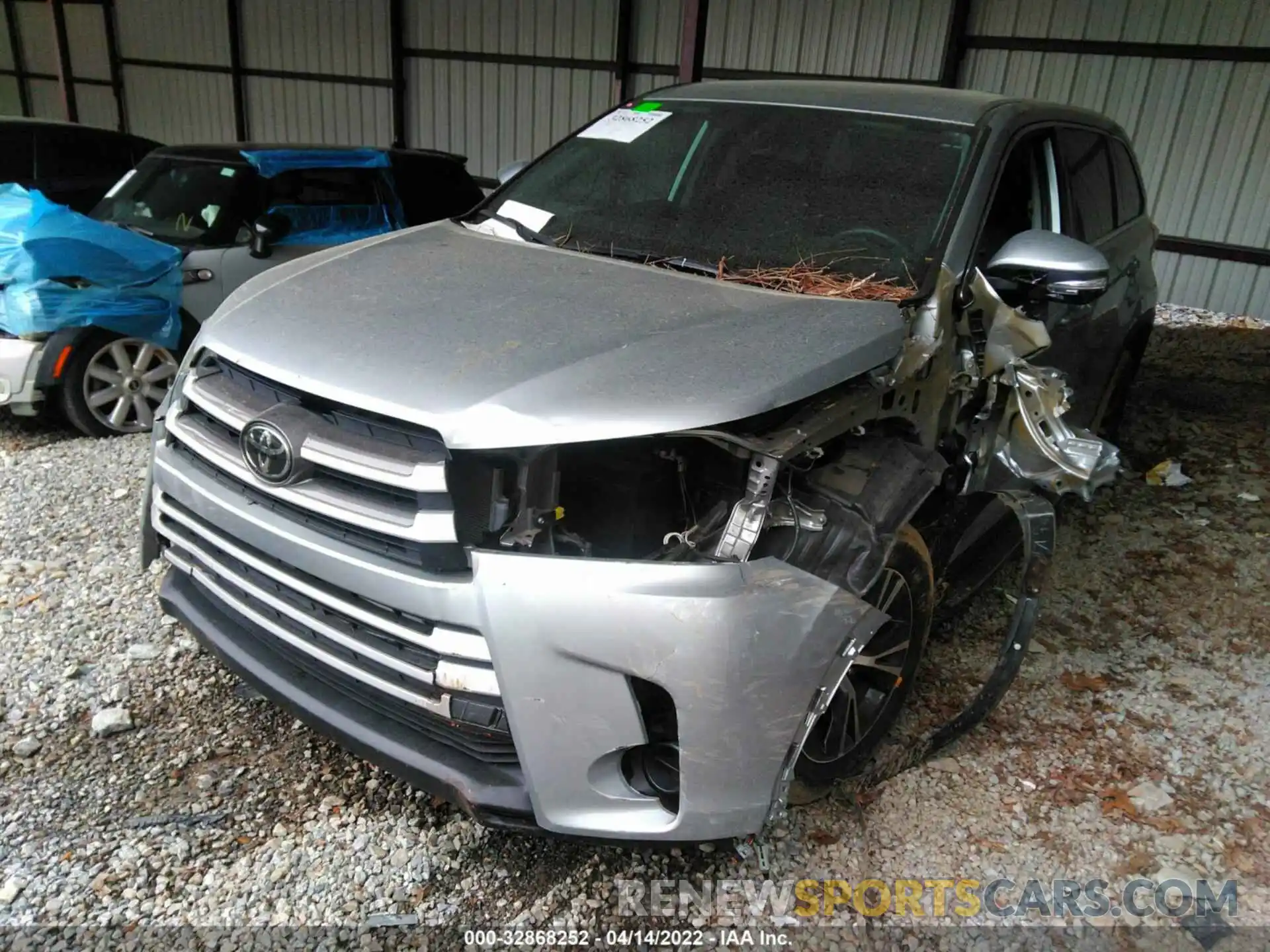 2 Photograph of a damaged car 5TDZARFH2KS045785 TOYOTA HIGHLANDER 2019