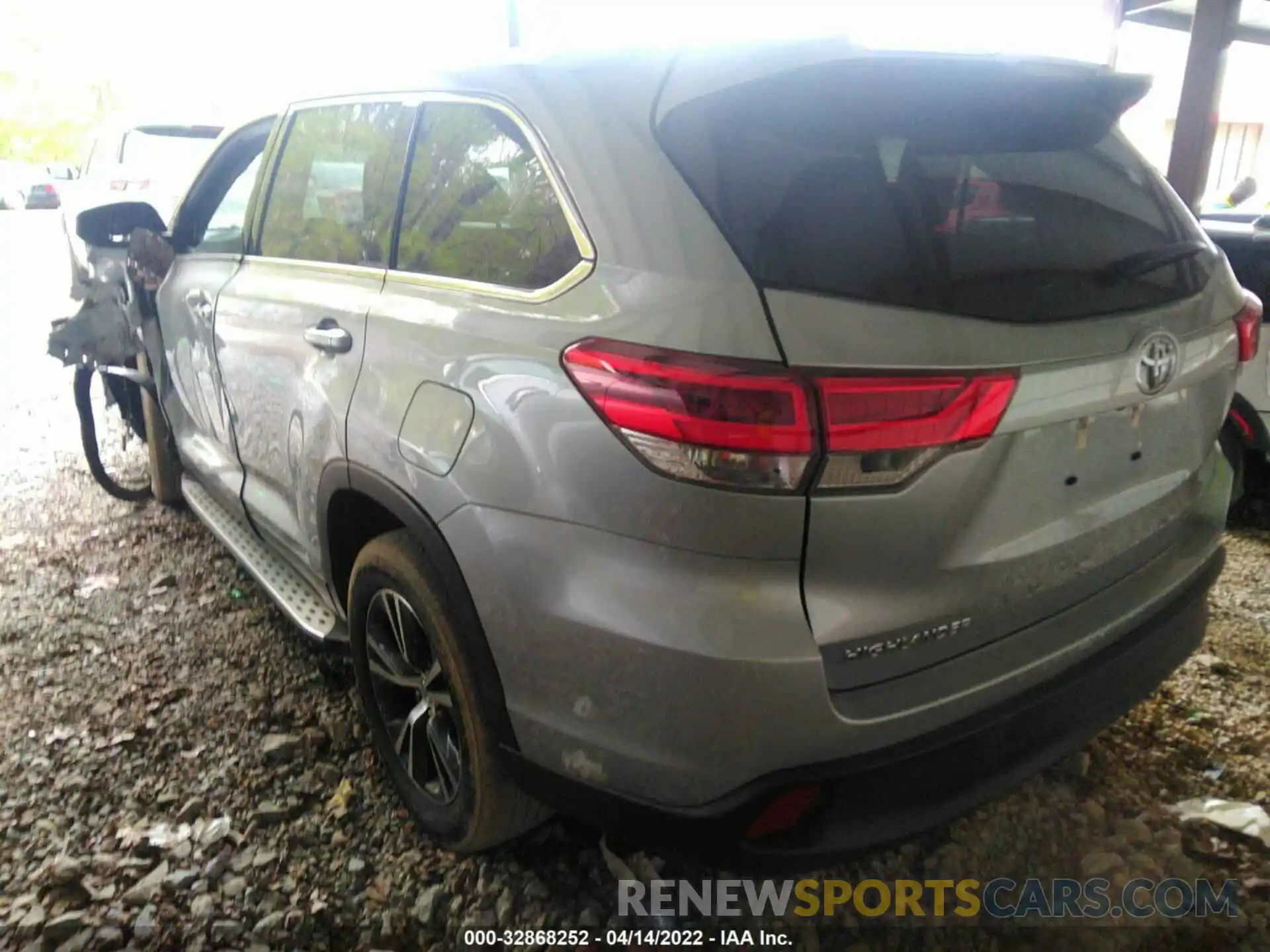 3 Photograph of a damaged car 5TDZARFH2KS045785 TOYOTA HIGHLANDER 2019