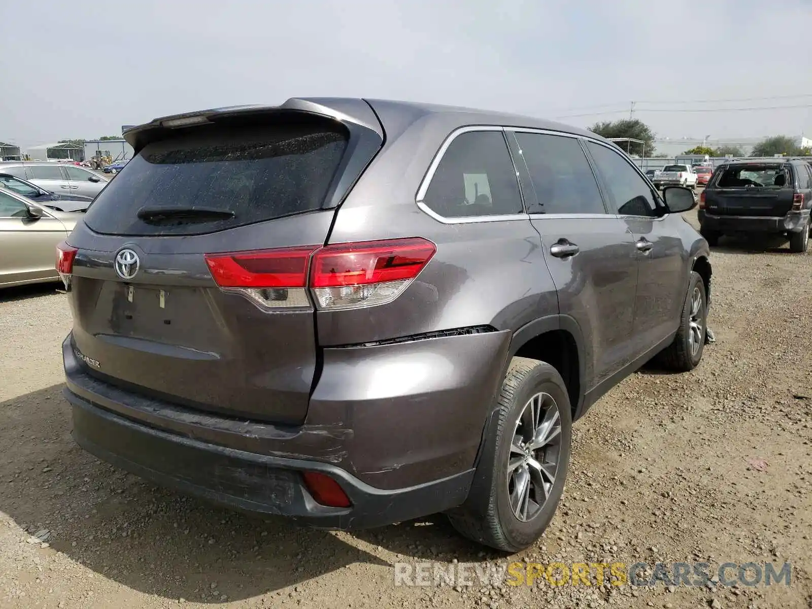 4 Photograph of a damaged car 5TDZARFH2KS047083 TOYOTA HIGHLANDER 2019