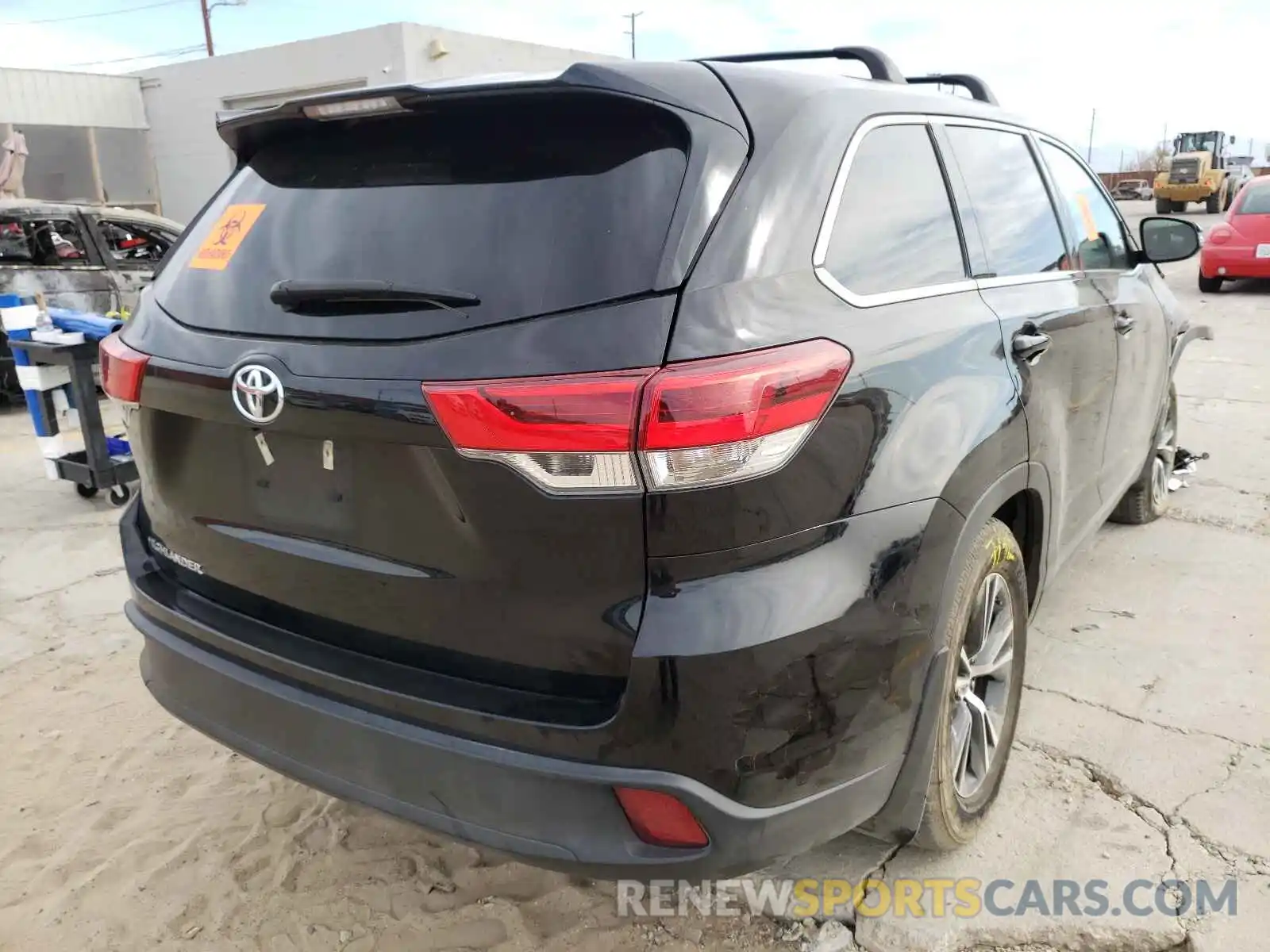 4 Photograph of a damaged car 5TDZARFH2KS047777 TOYOTA HIGHLANDER 2019