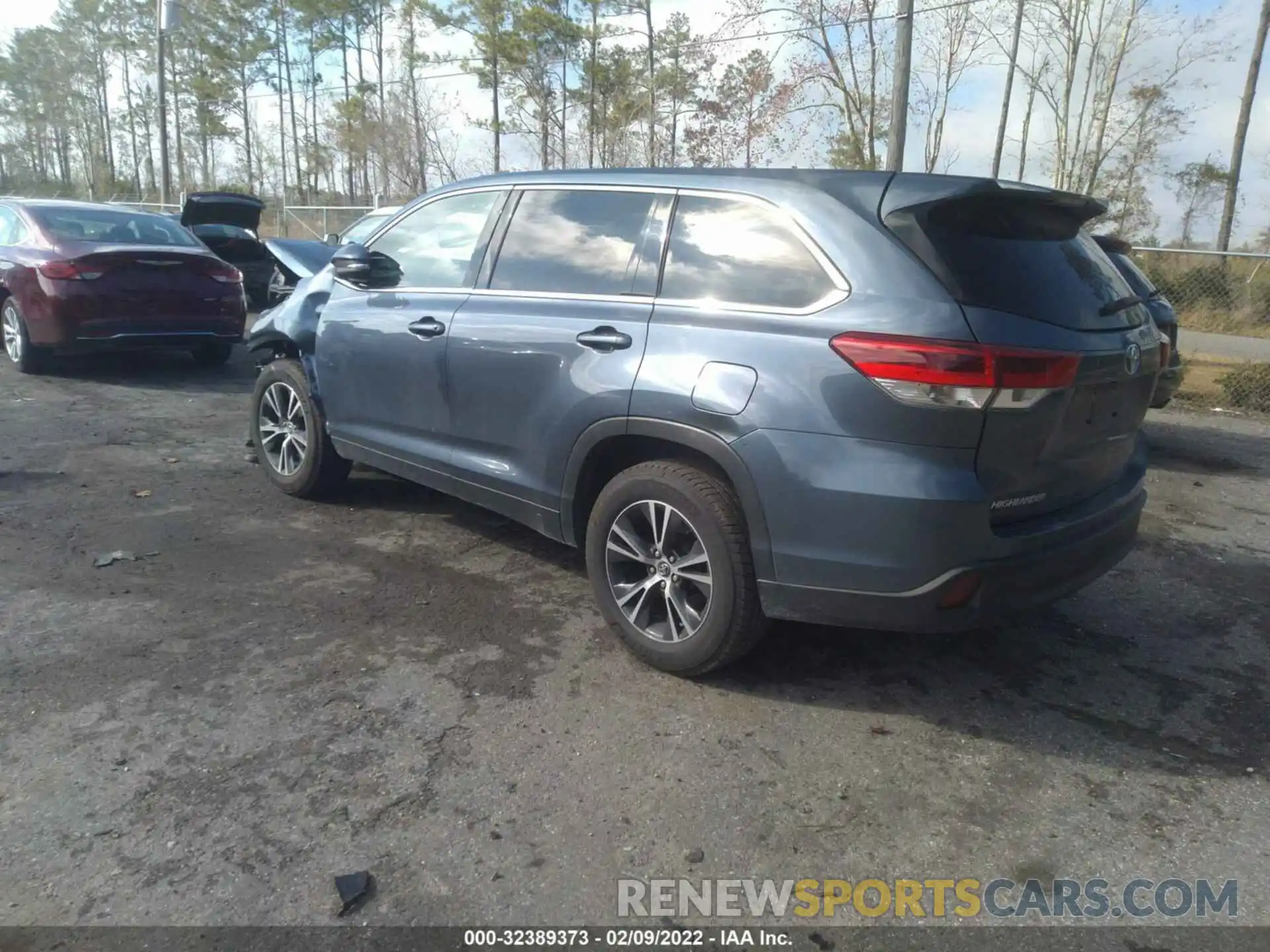 3 Photograph of a damaged car 5TDZARFH2KS049089 TOYOTA HIGHLANDER 2019