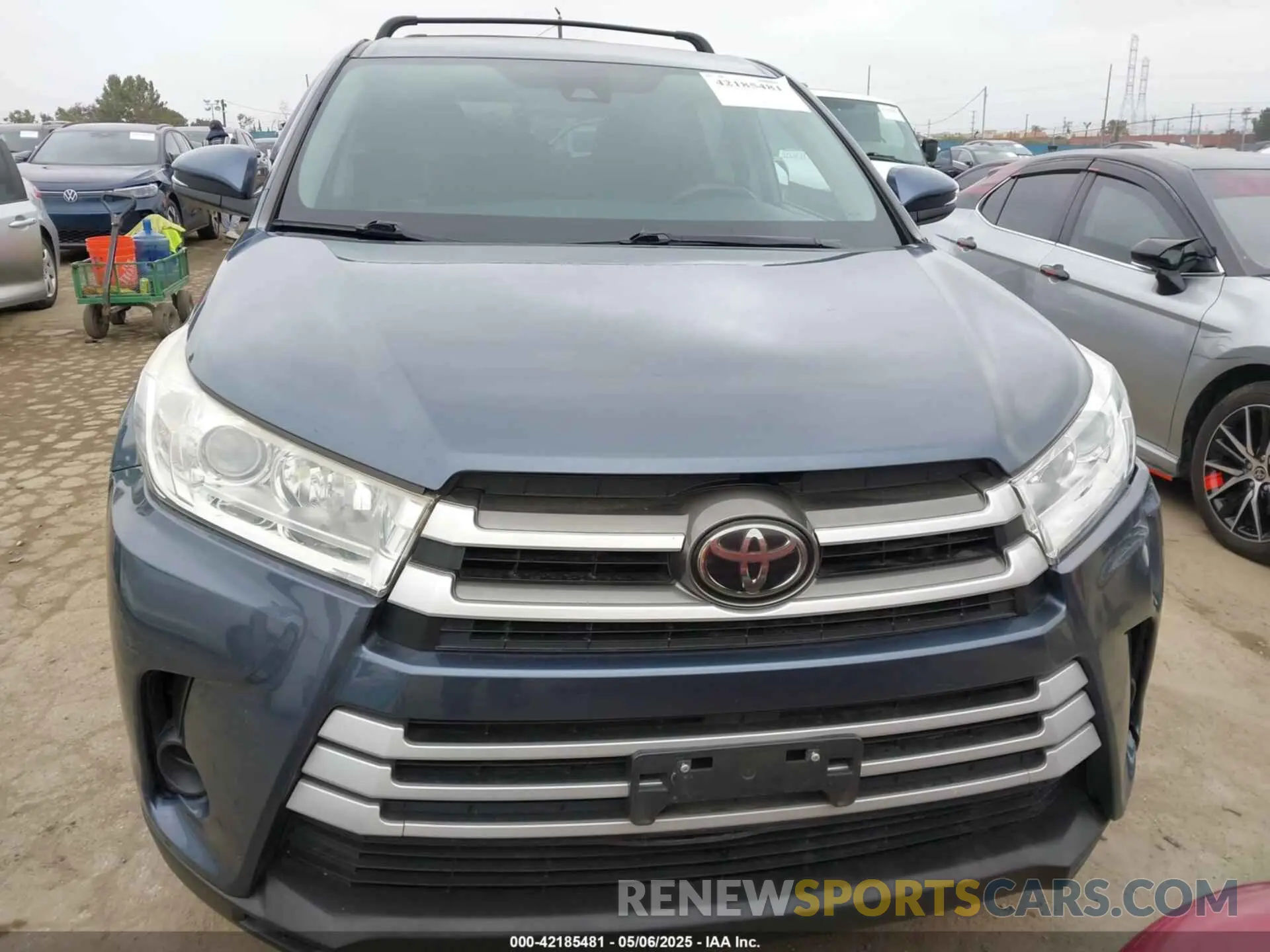 12 Photograph of a damaged car 5TDZARFH2KS051554 TOYOTA HIGHLANDER 2019