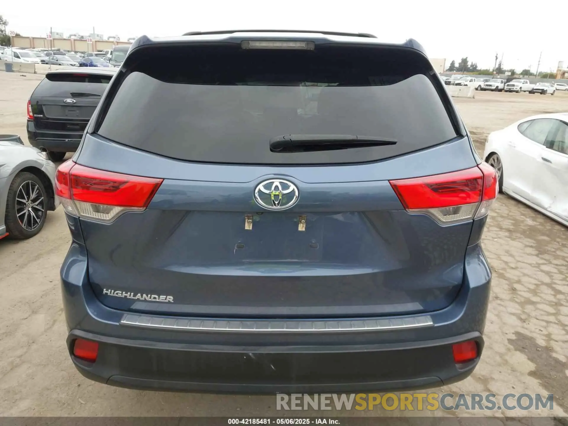 16 Photograph of a damaged car 5TDZARFH2KS051554 TOYOTA HIGHLANDER 2019
