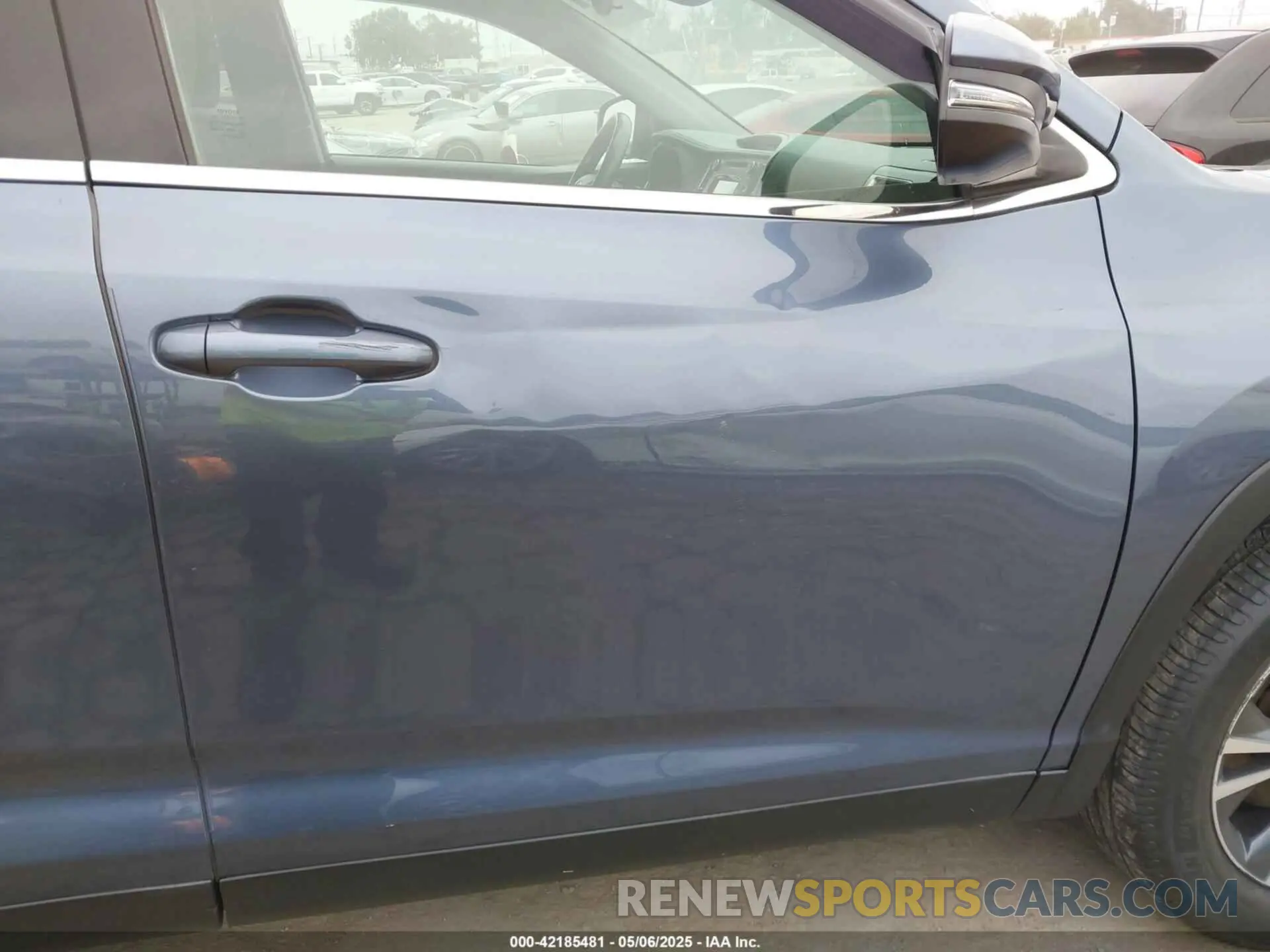 17 Photograph of a damaged car 5TDZARFH2KS051554 TOYOTA HIGHLANDER 2019