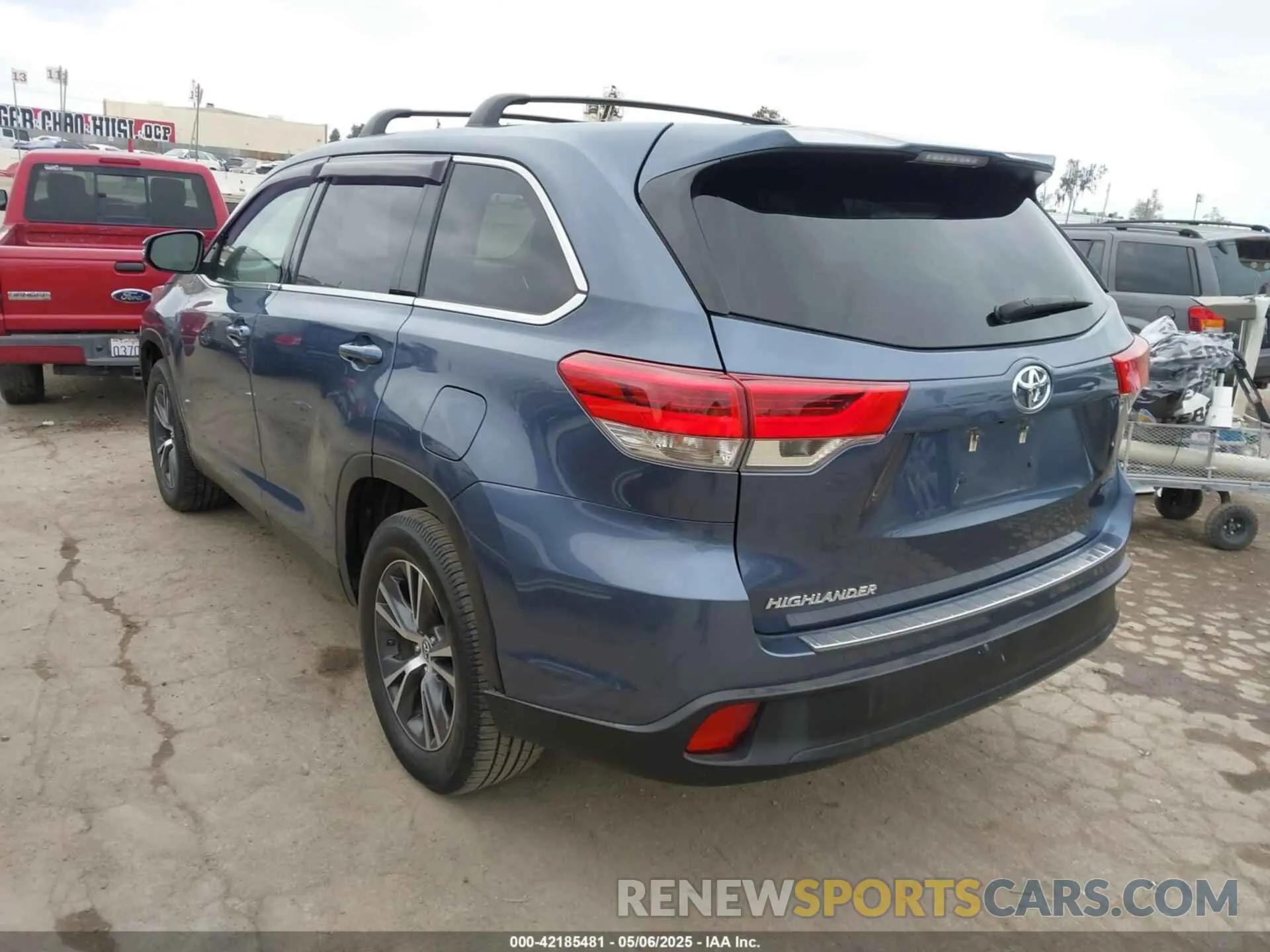 3 Photograph of a damaged car 5TDZARFH2KS051554 TOYOTA HIGHLANDER 2019