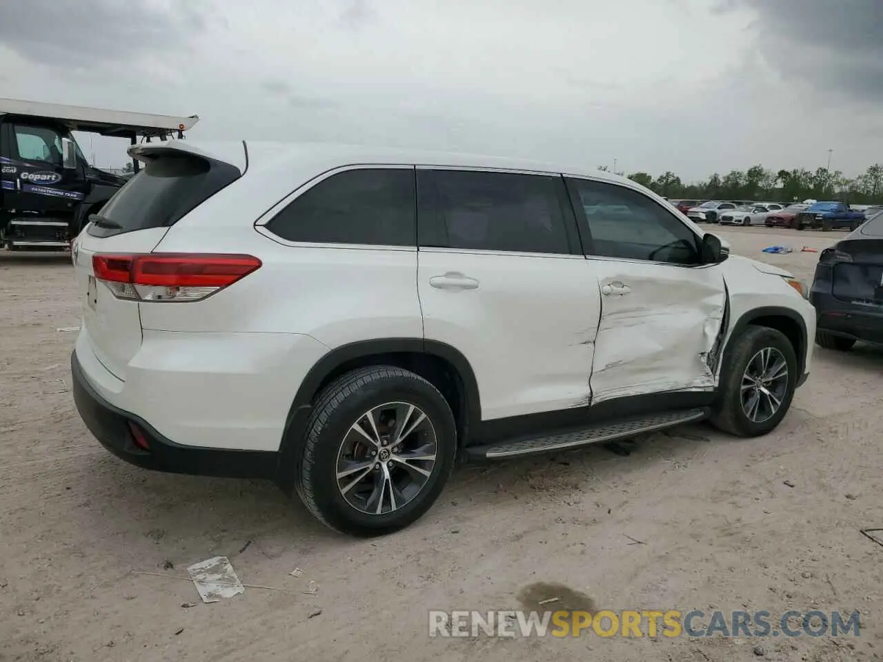 3 Photograph of a damaged car 5TDZARFH2KS052171 TOYOTA HIGHLANDER 2019