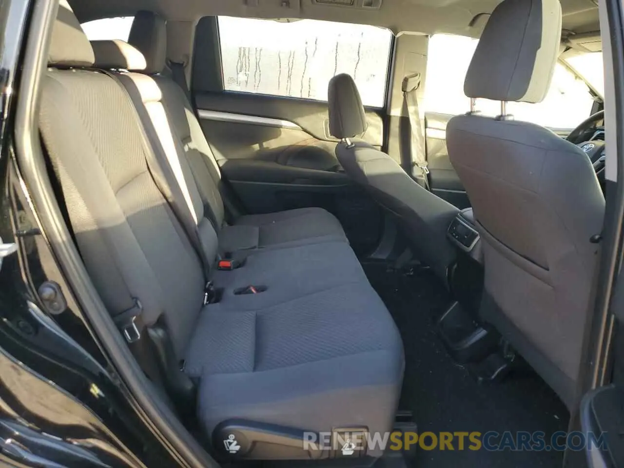 12 Photograph of a damaged car 5TDZARFH2KS052753 TOYOTA HIGHLANDER 2019