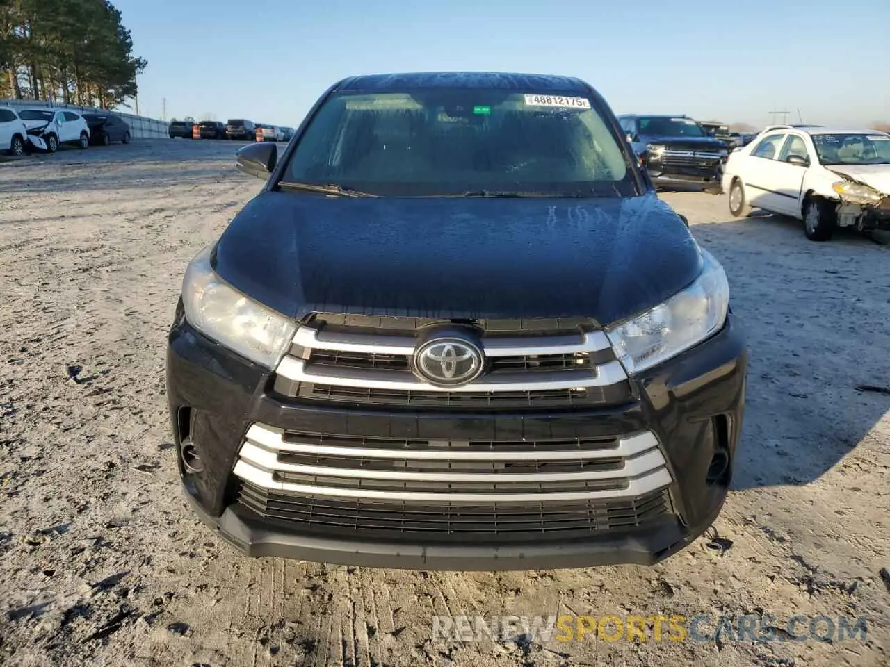 5 Photograph of a damaged car 5TDZARFH2KS052753 TOYOTA HIGHLANDER 2019