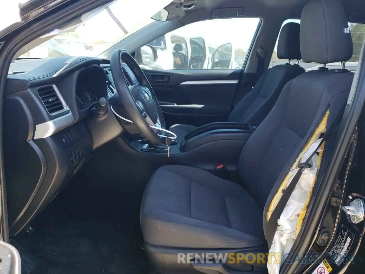 7 Photograph of a damaged car 5TDZARFH2KS052753 TOYOTA HIGHLANDER 2019