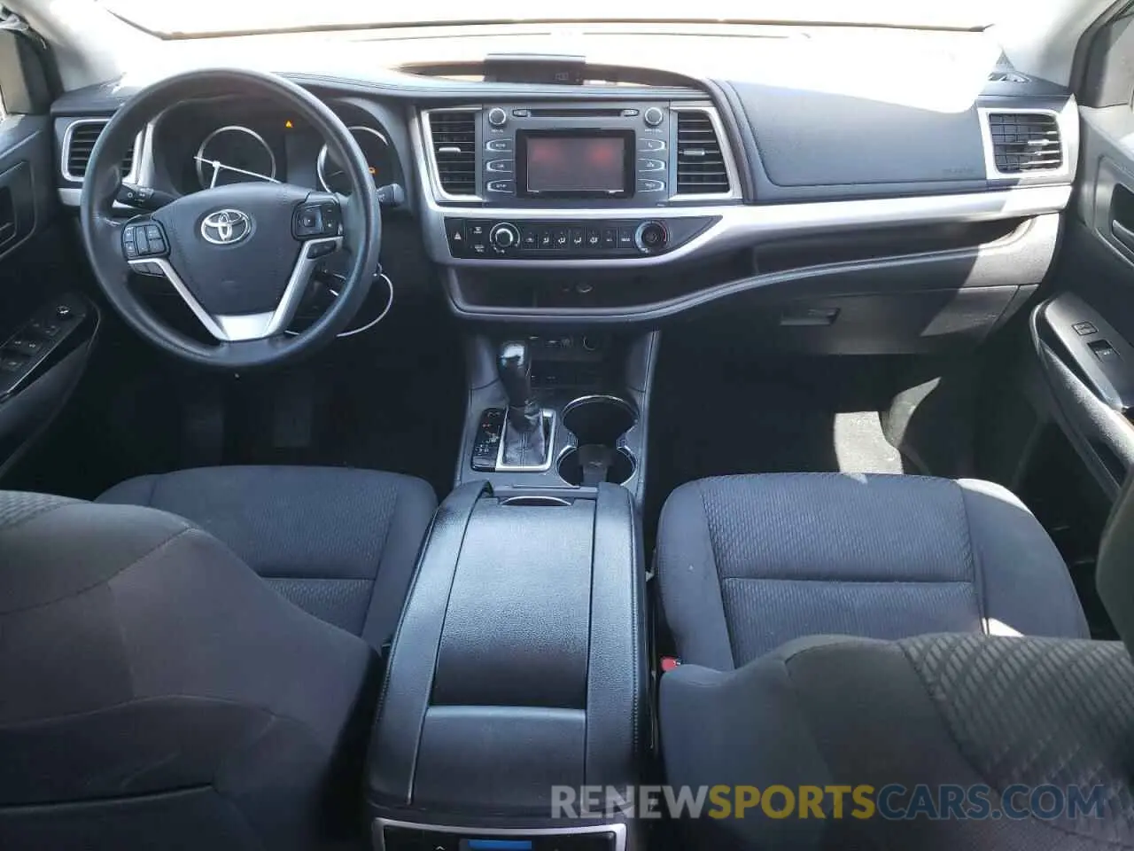8 Photograph of a damaged car 5TDZARFH2KS052753 TOYOTA HIGHLANDER 2019