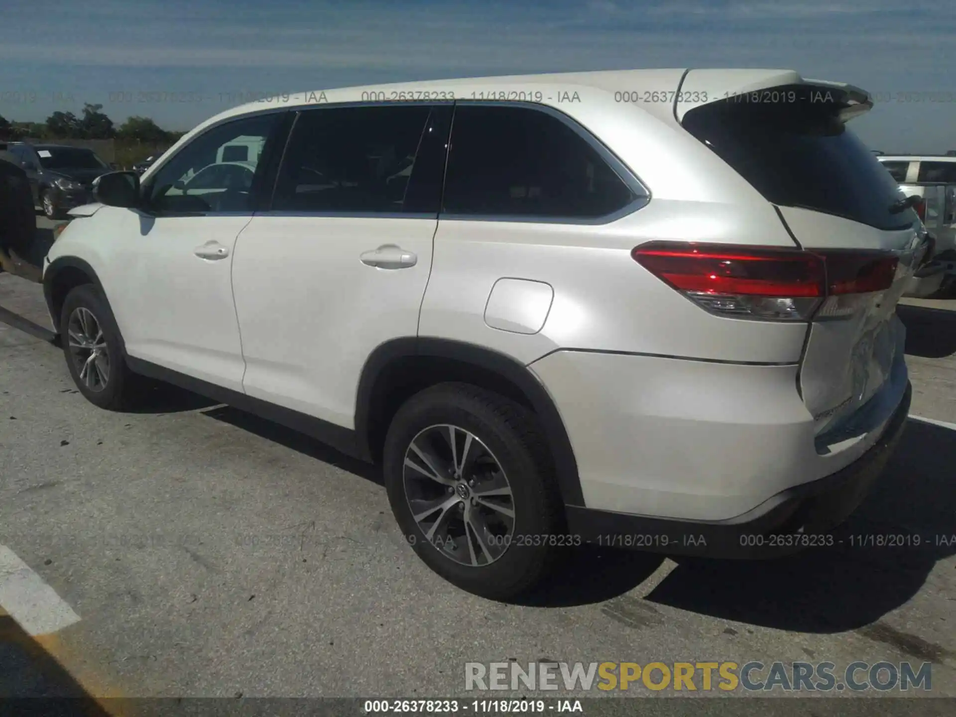 3 Photograph of a damaged car 5TDZARFH2KS054616 TOYOTA HIGHLANDER 2019