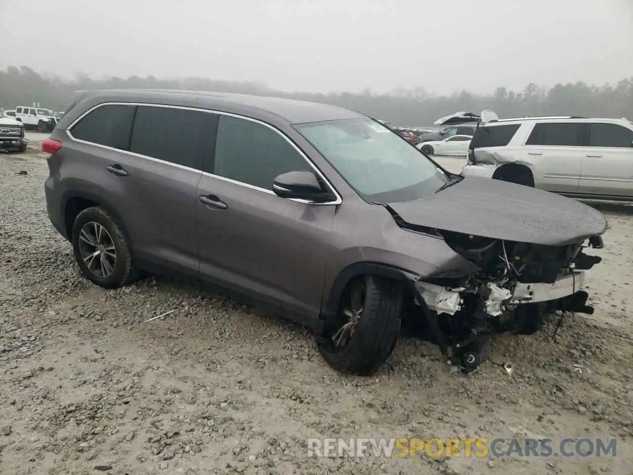 4 Photograph of a damaged car 5TDZARFH2KS060920 TOYOTA HIGHLANDER 2019