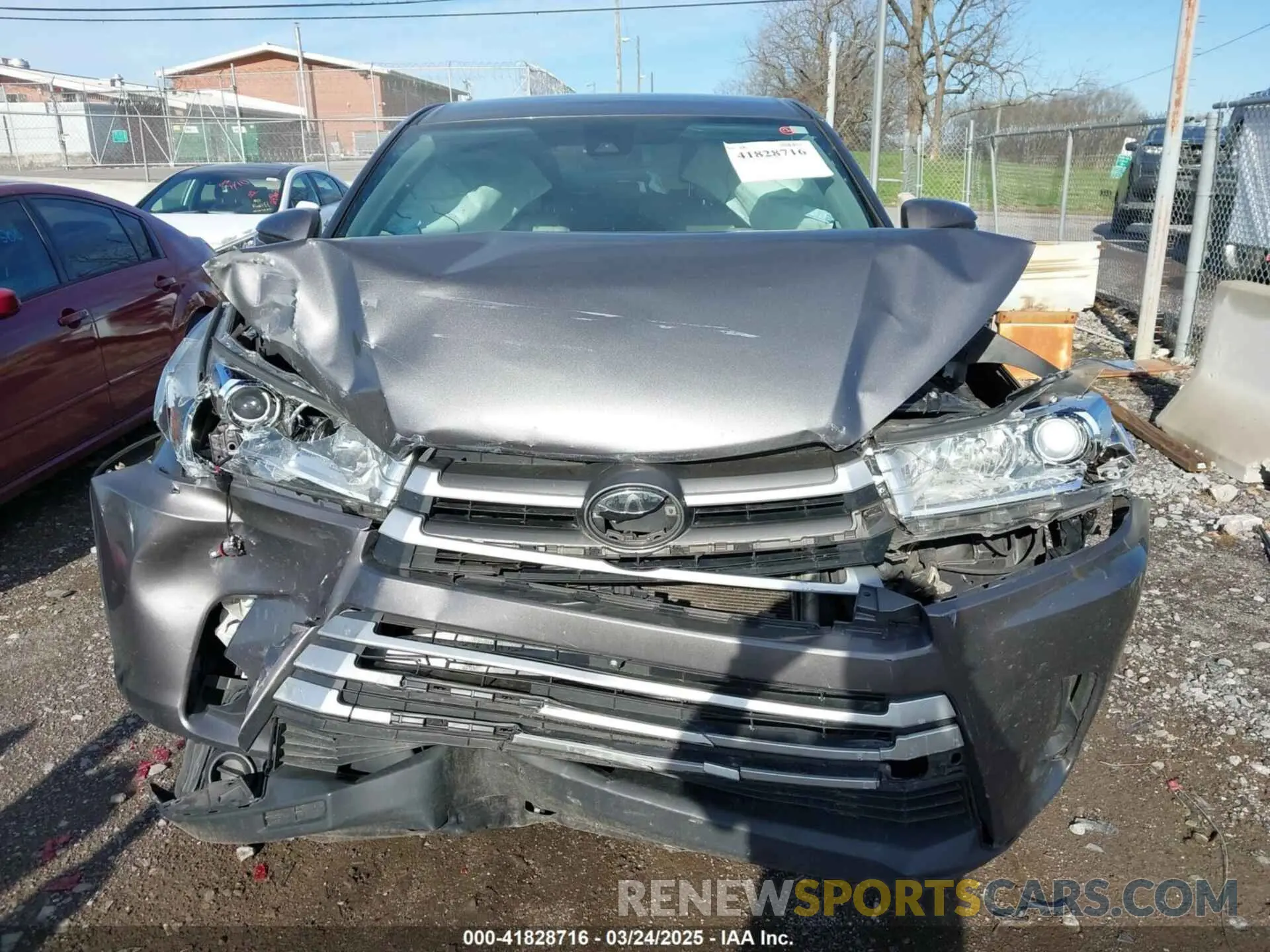 10 Photograph of a damaged car 5TDZARFH3KS042684 TOYOTA HIGHLANDER 2019