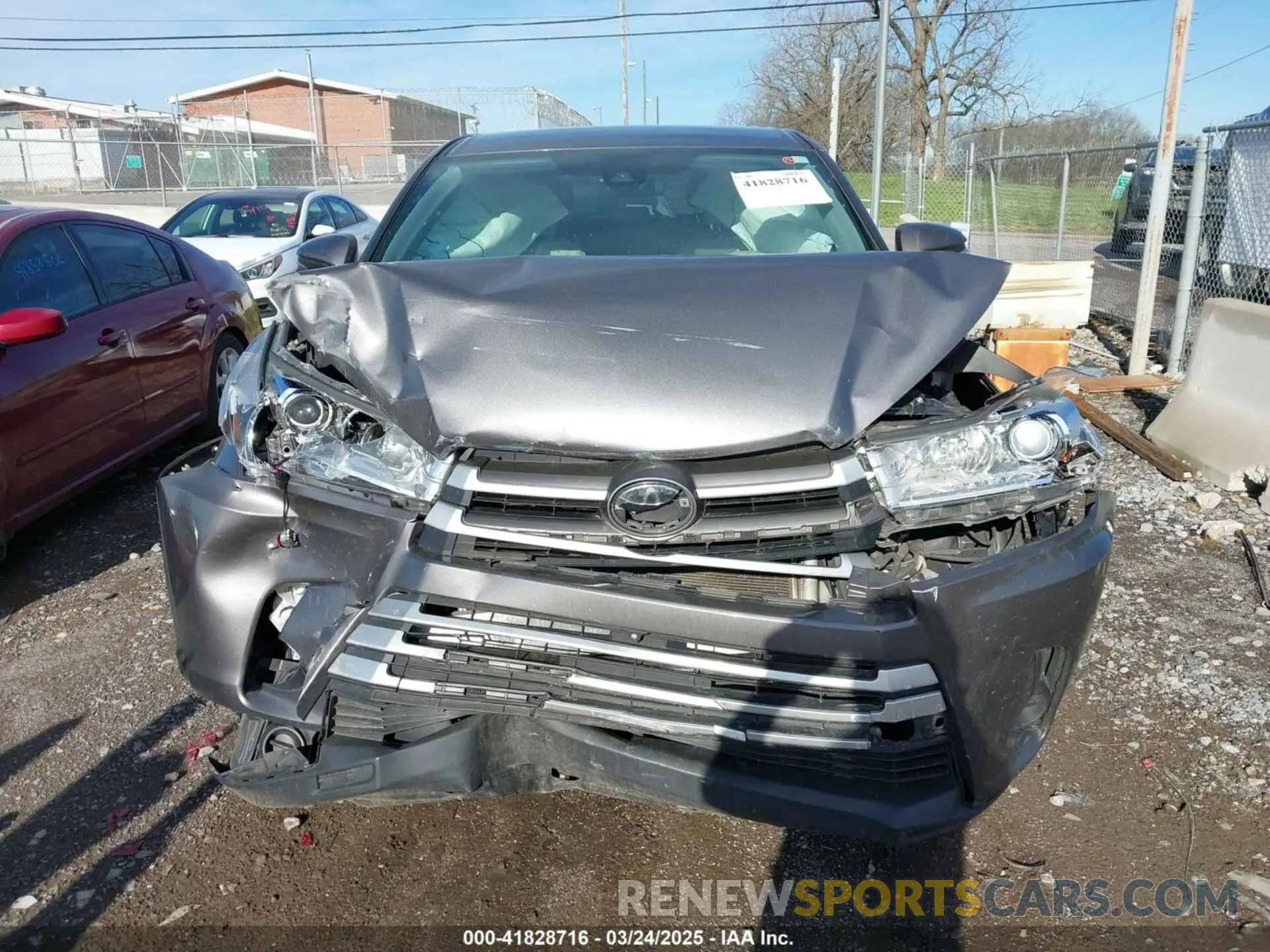 12 Photograph of a damaged car 5TDZARFH3KS042684 TOYOTA HIGHLANDER 2019