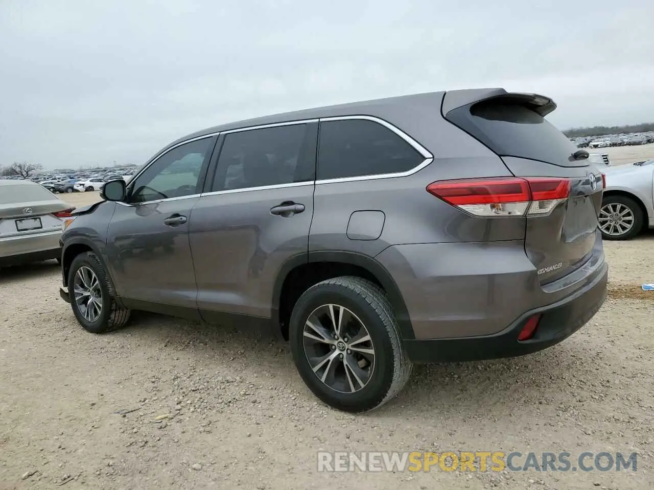 2 Photograph of a damaged car 5TDZARFH3KS042989 TOYOTA HIGHLANDER 2019