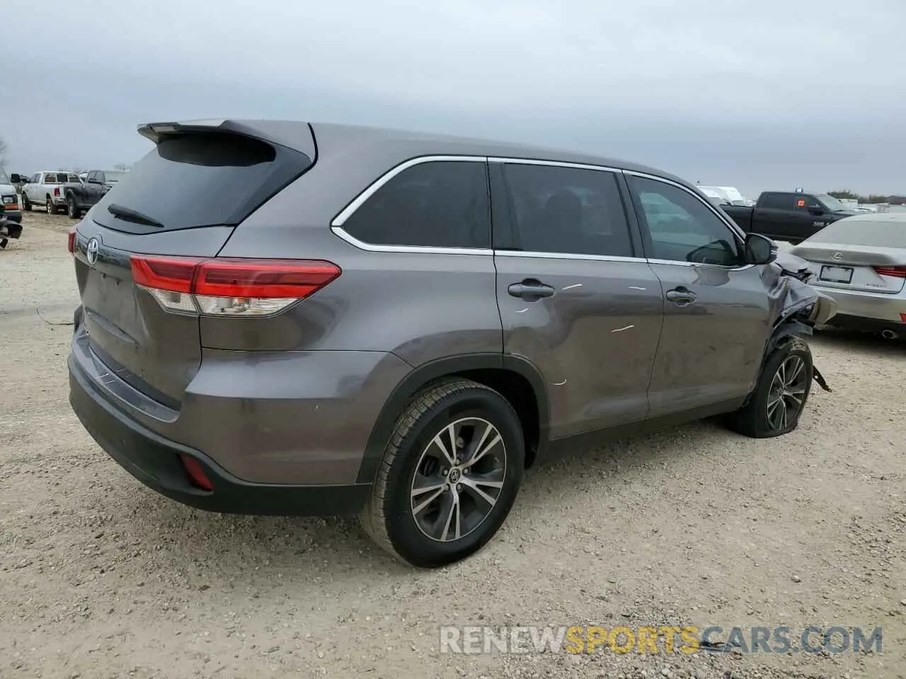 3 Photograph of a damaged car 5TDZARFH3KS042989 TOYOTA HIGHLANDER 2019