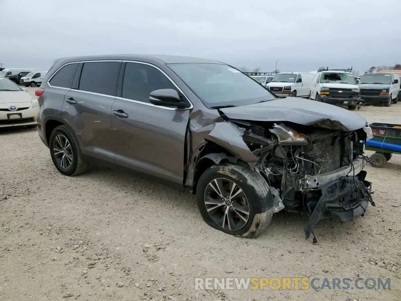 4 Photograph of a damaged car 5TDZARFH3KS042989 TOYOTA HIGHLANDER 2019