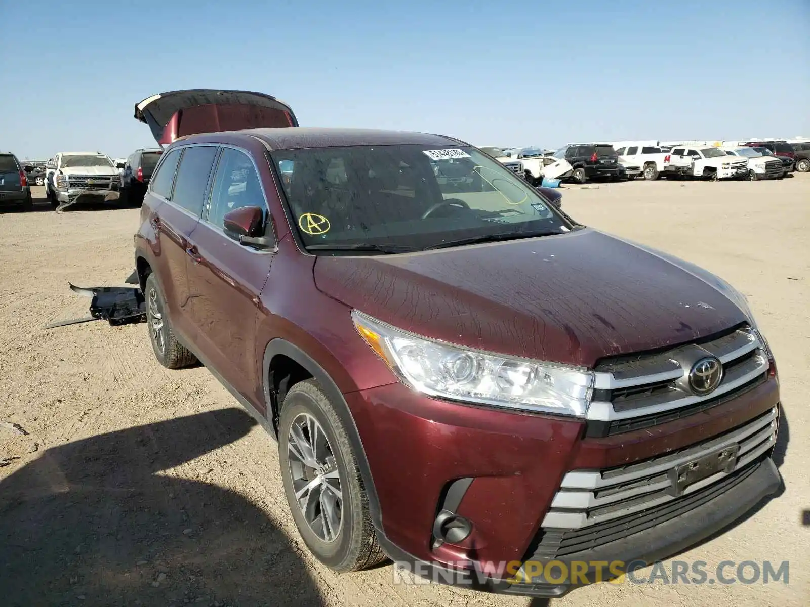 1 Photograph of a damaged car 5TDZARFH3KS044497 TOYOTA HIGHLANDER 2019