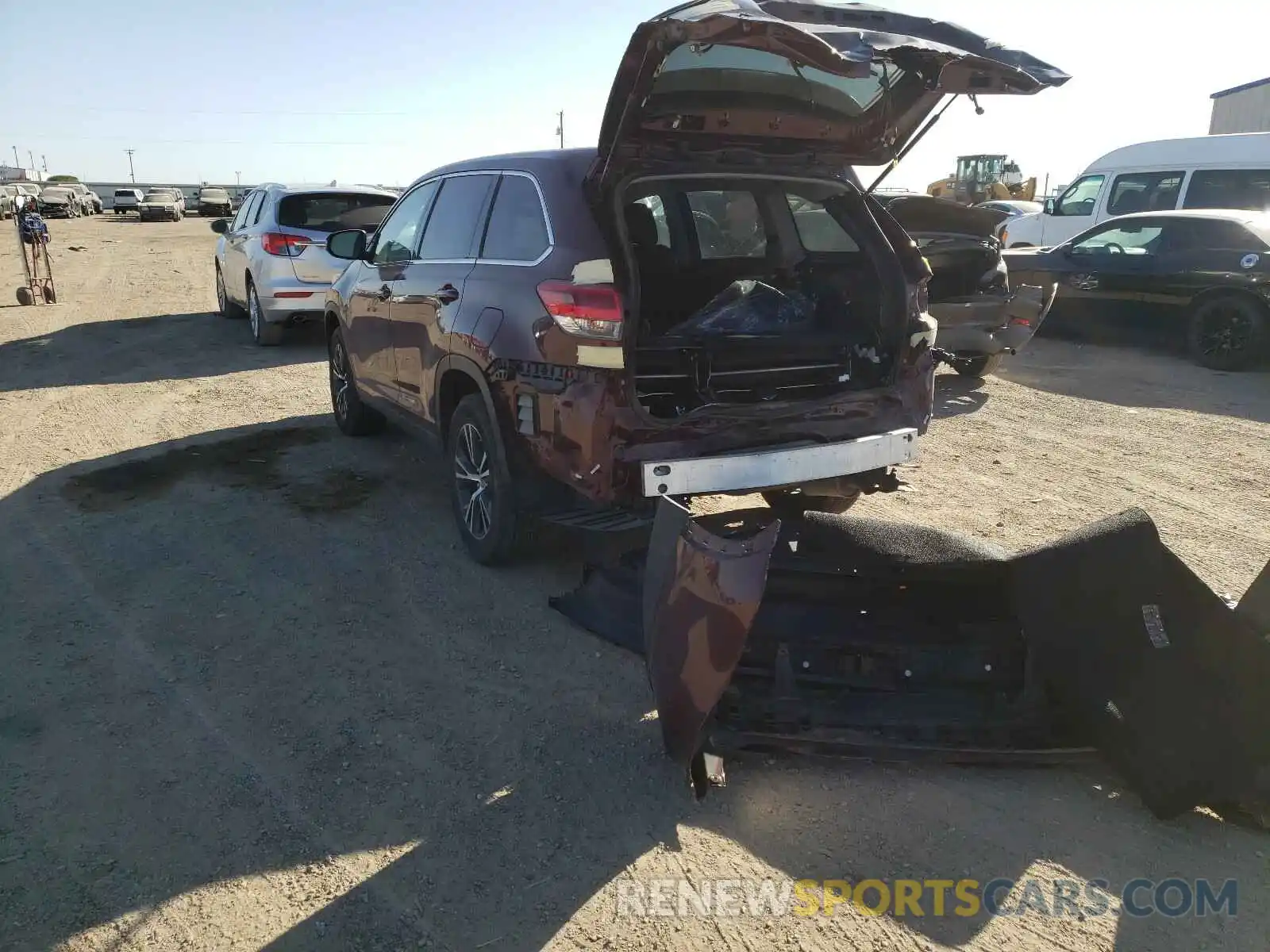 3 Photograph of a damaged car 5TDZARFH3KS044497 TOYOTA HIGHLANDER 2019