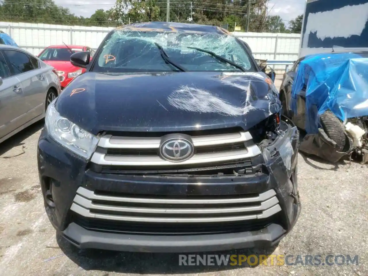 9 Photograph of a damaged car 5TDZARFH3KS045097 TOYOTA HIGHLANDER 2019