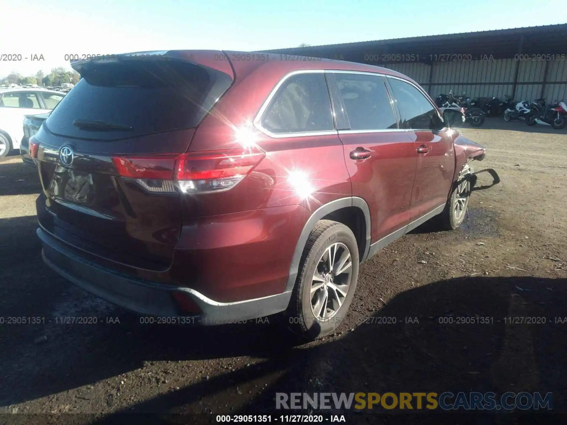 4 Photograph of a damaged car 5TDZARFH3KS046816 TOYOTA HIGHLANDER 2019