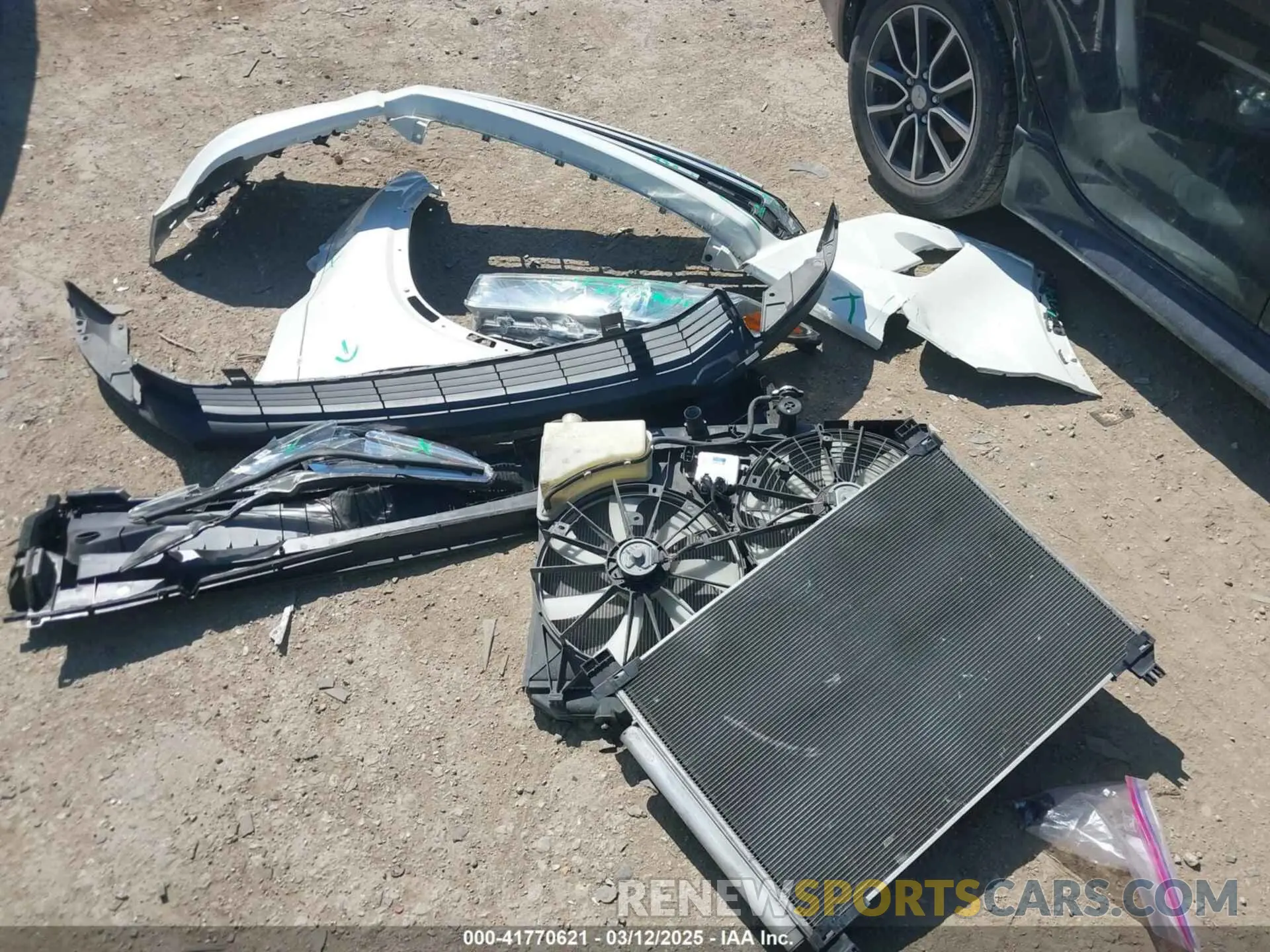 12 Photograph of a damaged car 5TDZARFH3KS047612 TOYOTA HIGHLANDER 2019