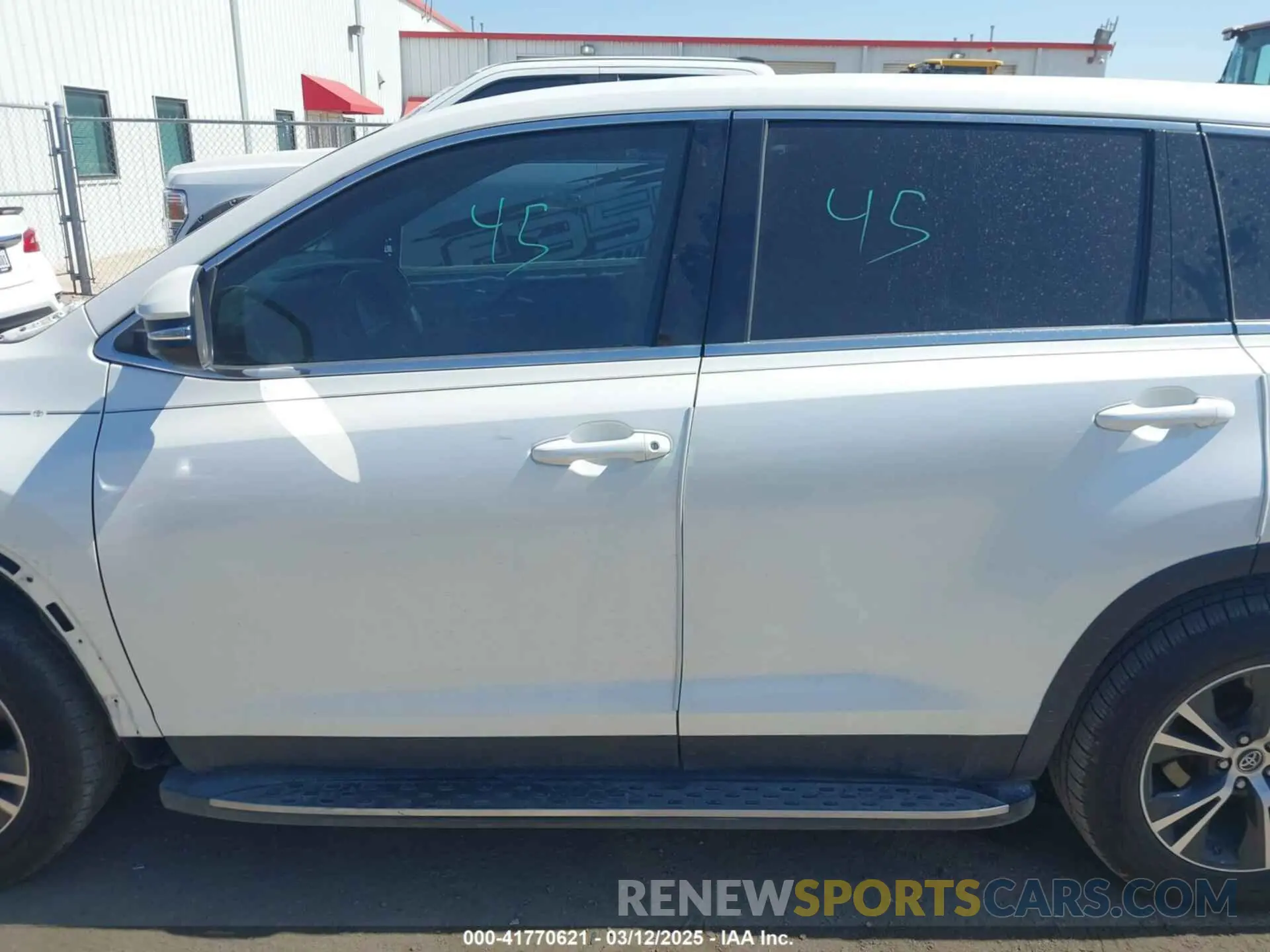 15 Photograph of a damaged car 5TDZARFH3KS047612 TOYOTA HIGHLANDER 2019