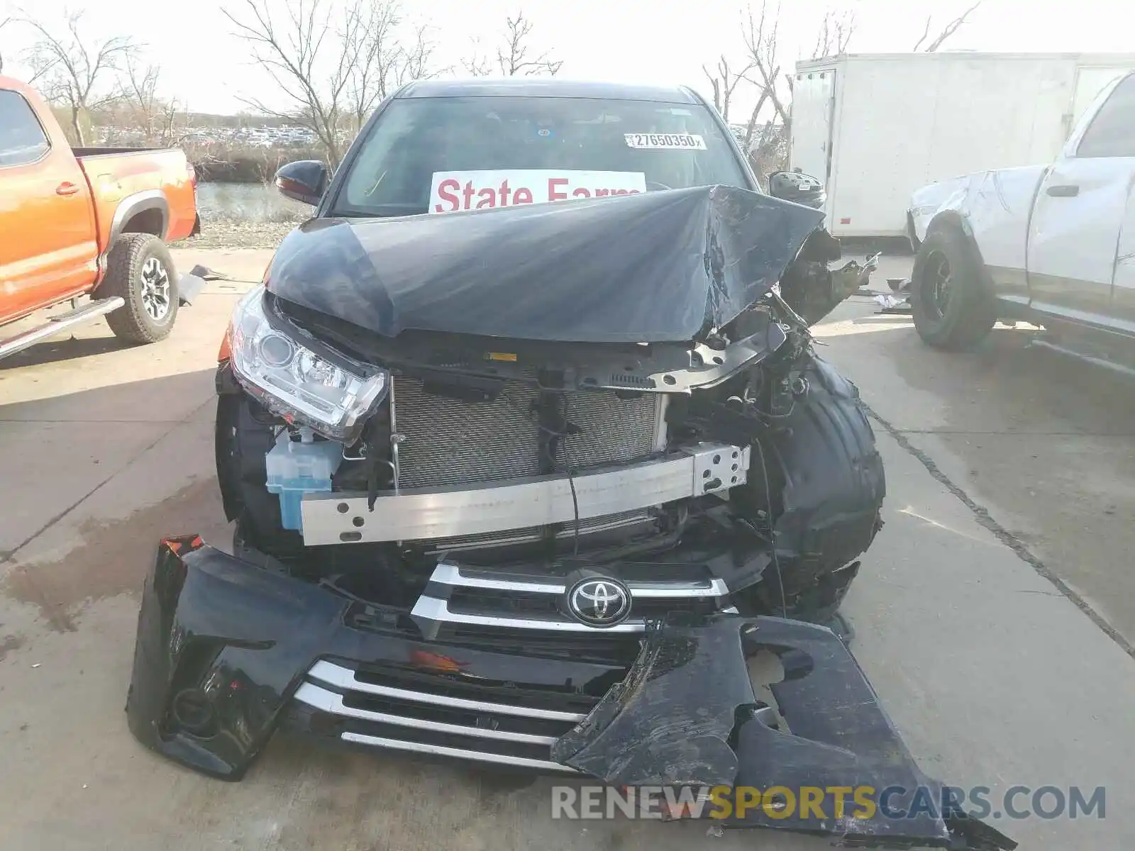 9 Photograph of a damaged car 5TDZARFH3KS047951 TOYOTA HIGHLANDER 2019