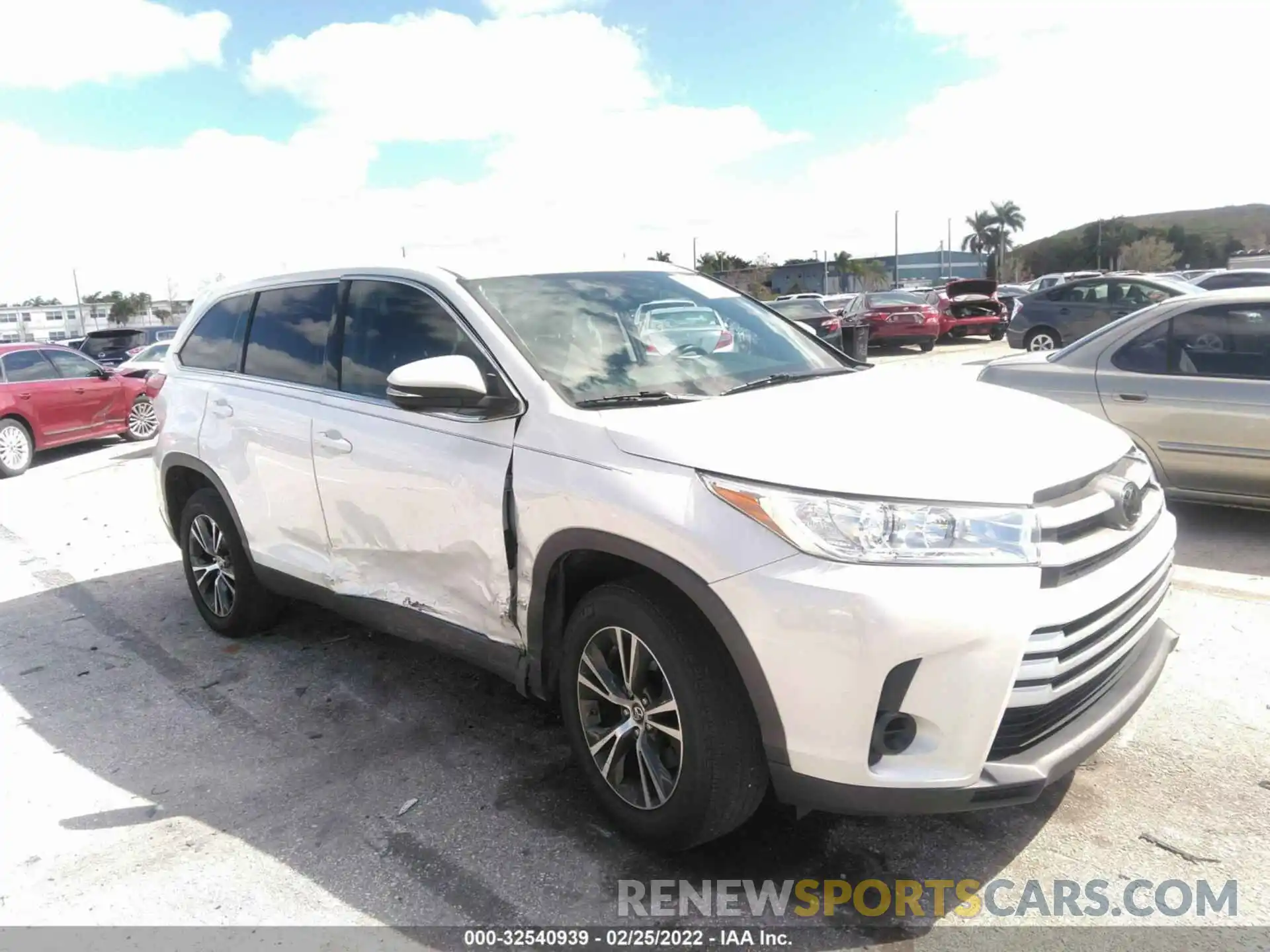 6 Photograph of a damaged car 5TDZARFH3KS048341 TOYOTA HIGHLANDER 2019