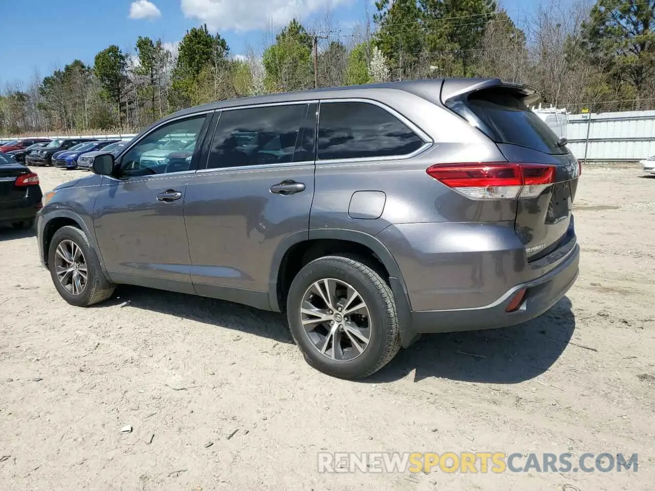 2 Photograph of a damaged car 5TDZARFH3KS049540 TOYOTA HIGHLANDER 2019